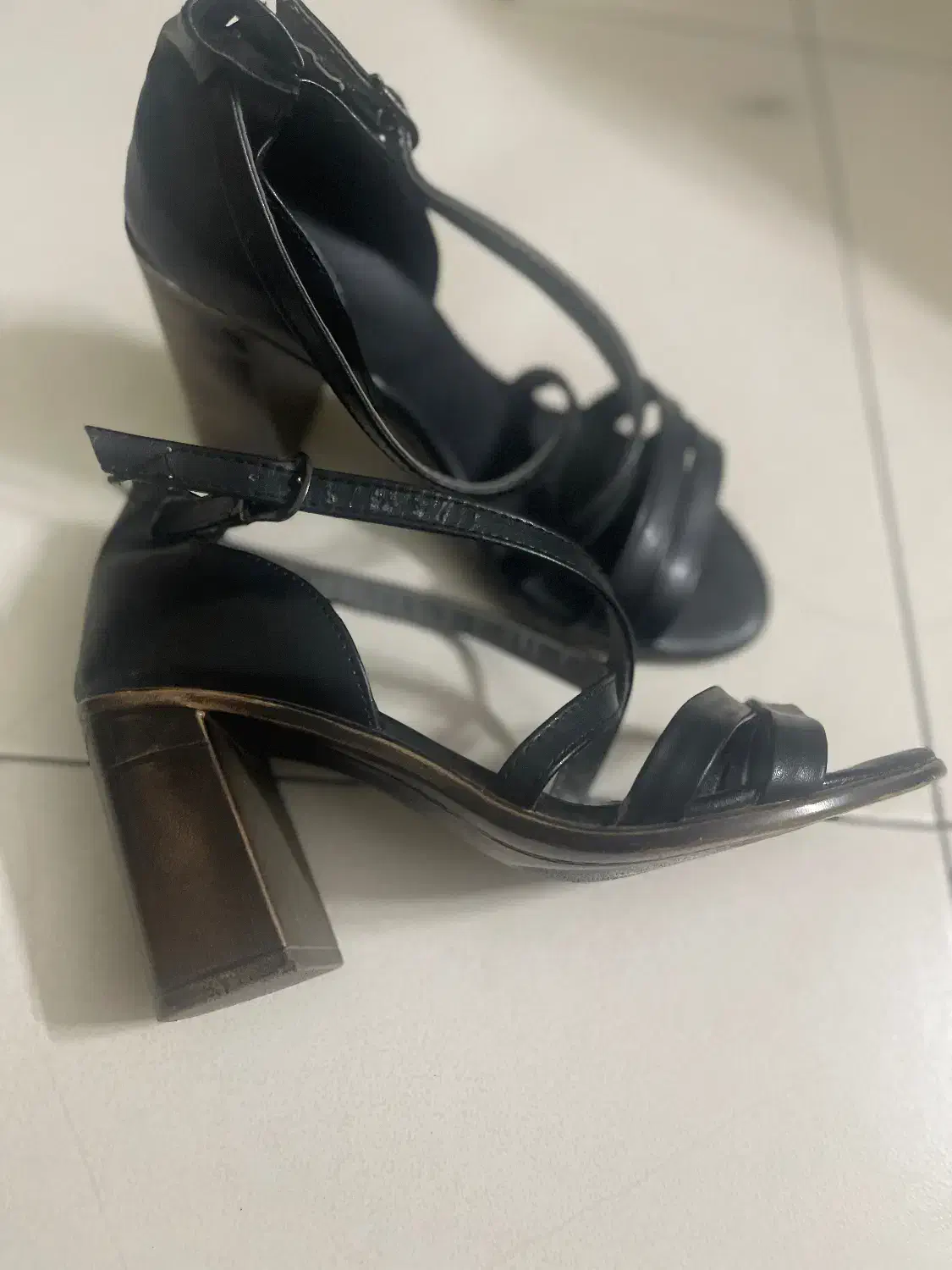 صندل سایز ۳۸ پاشنه دار|کیف، کفش، کمربند|پرند, فاز ۰|دیوار