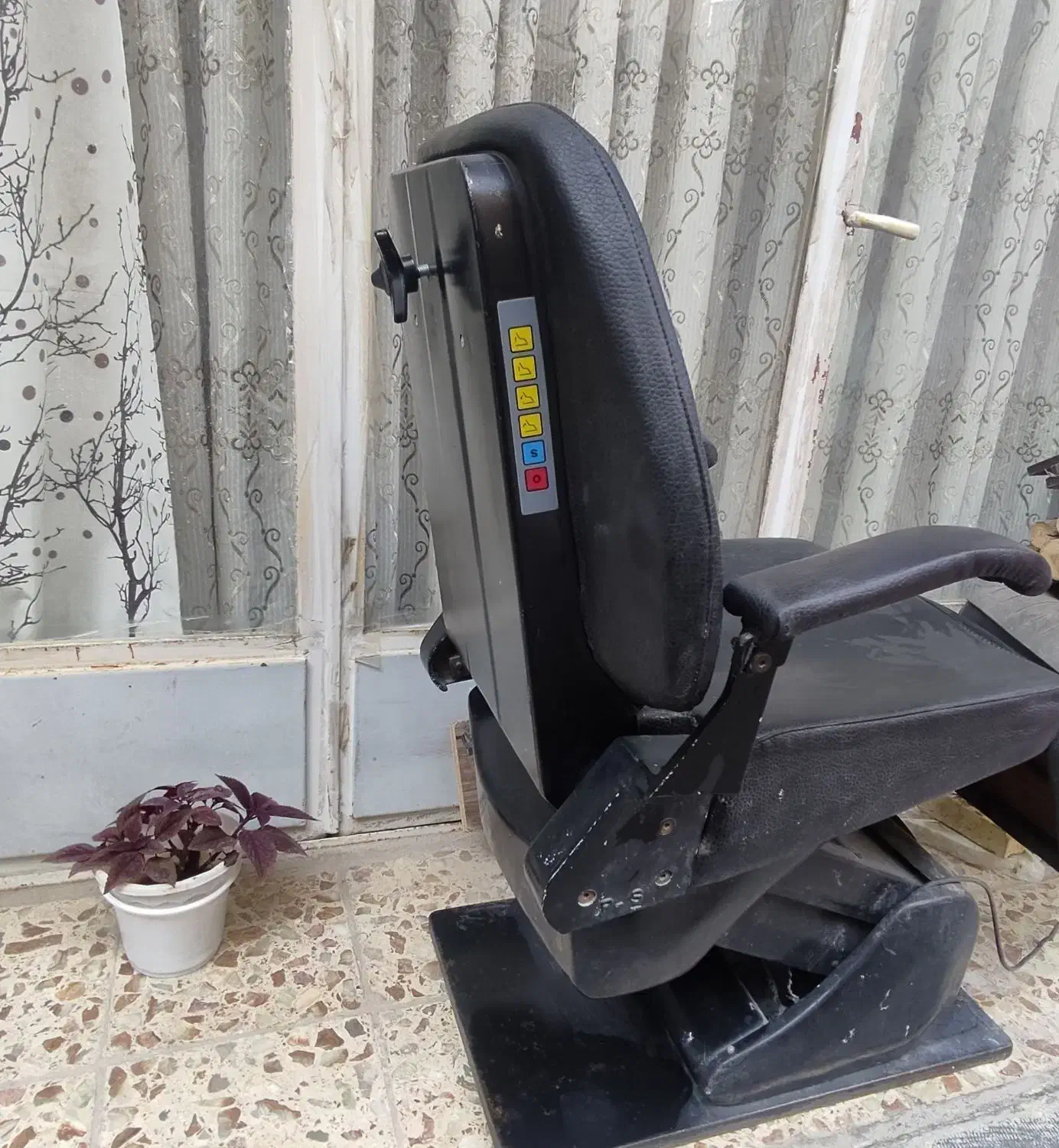 صندلی برقی آرایشگاه|آرایشگاه و سالنهای زیبایی|اصفهان, سرتاوه|دیوار