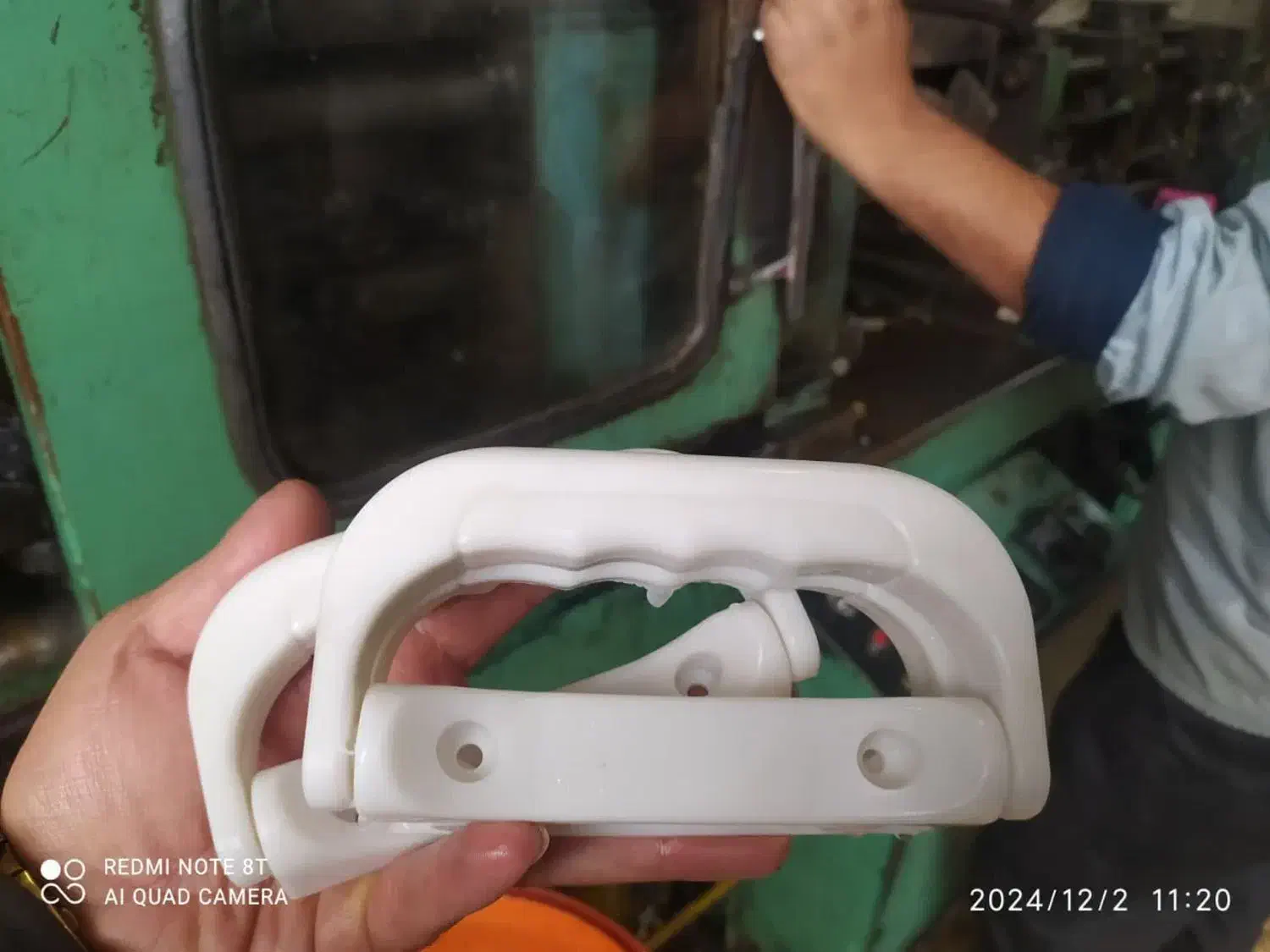 تولید و پخش دستگیره میز تحریر و چمدان جنس باکیفیت|میز تحریر و کامپیوتر|تهران, بازار|دیوار