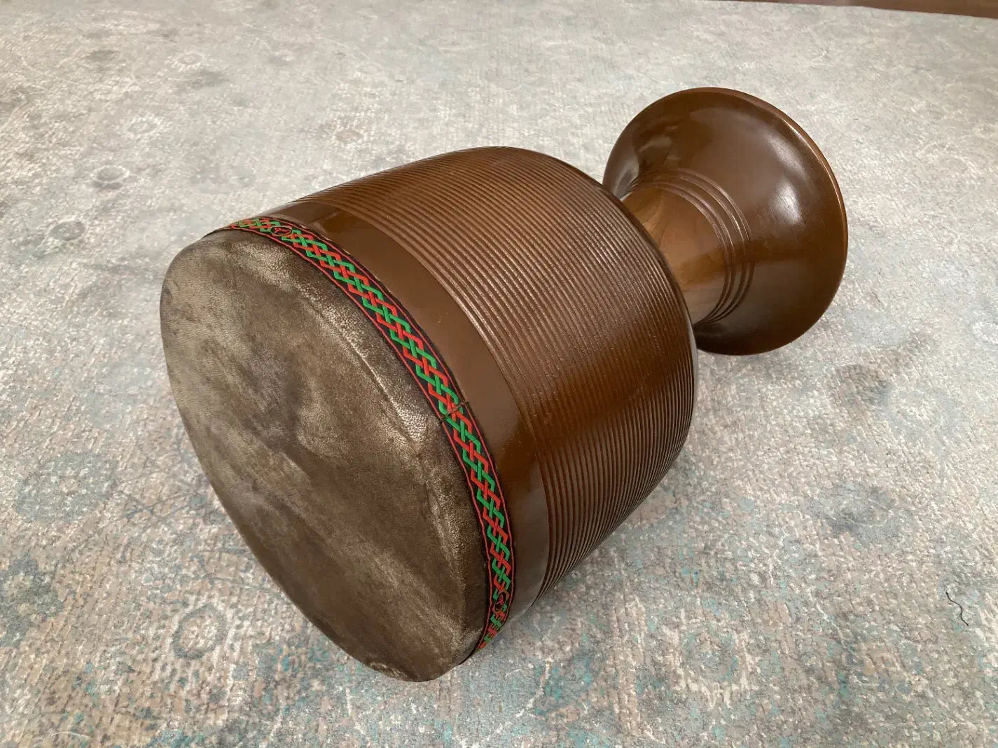 تنبک حلمی یک تکه گردو|سازهای سنتی|بروجرد, |دیوار