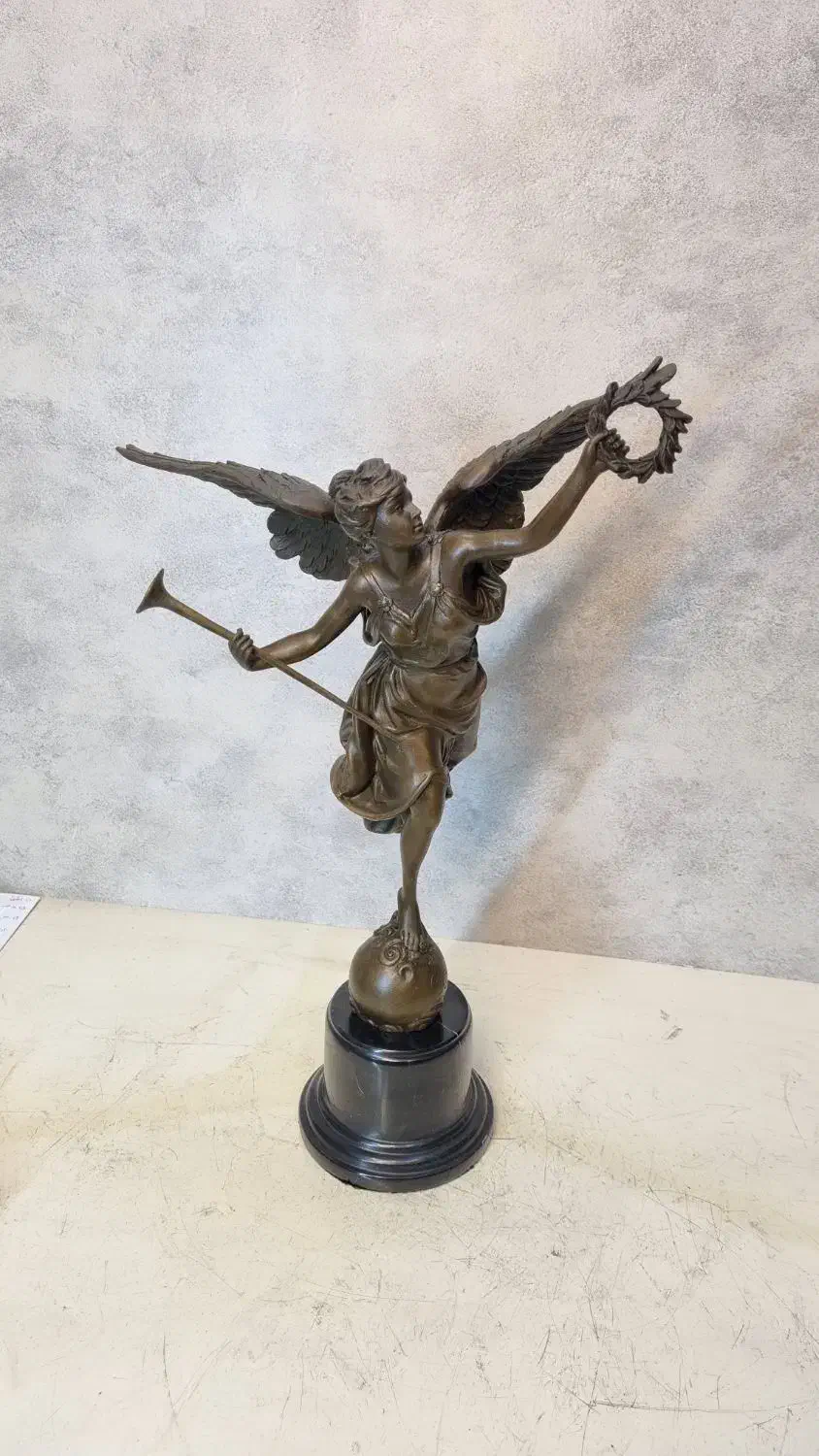 مجسمه برنزی نفیر|مجسمه، تندیس، ماکت|تهران, فردوسی|دیوار