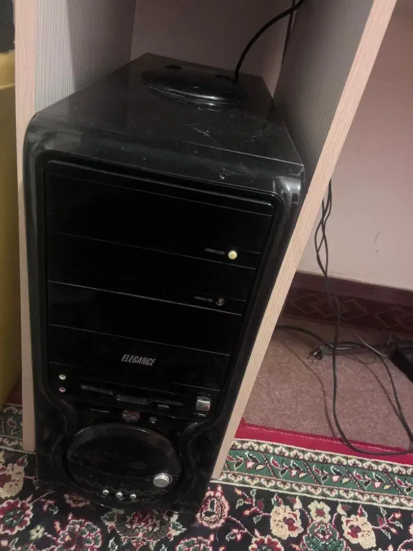 یک عدد کامپیوتر با تمام لوازم جانبی|رایانه رومیزی|اسالم, |دیوار