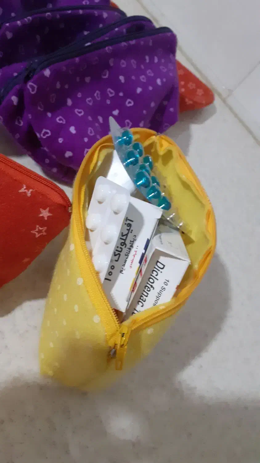 تعداد ۲۵عدد کیف های نمدی زیبا|کیف، کفش، کمربند|کرج, حصار|دیوار