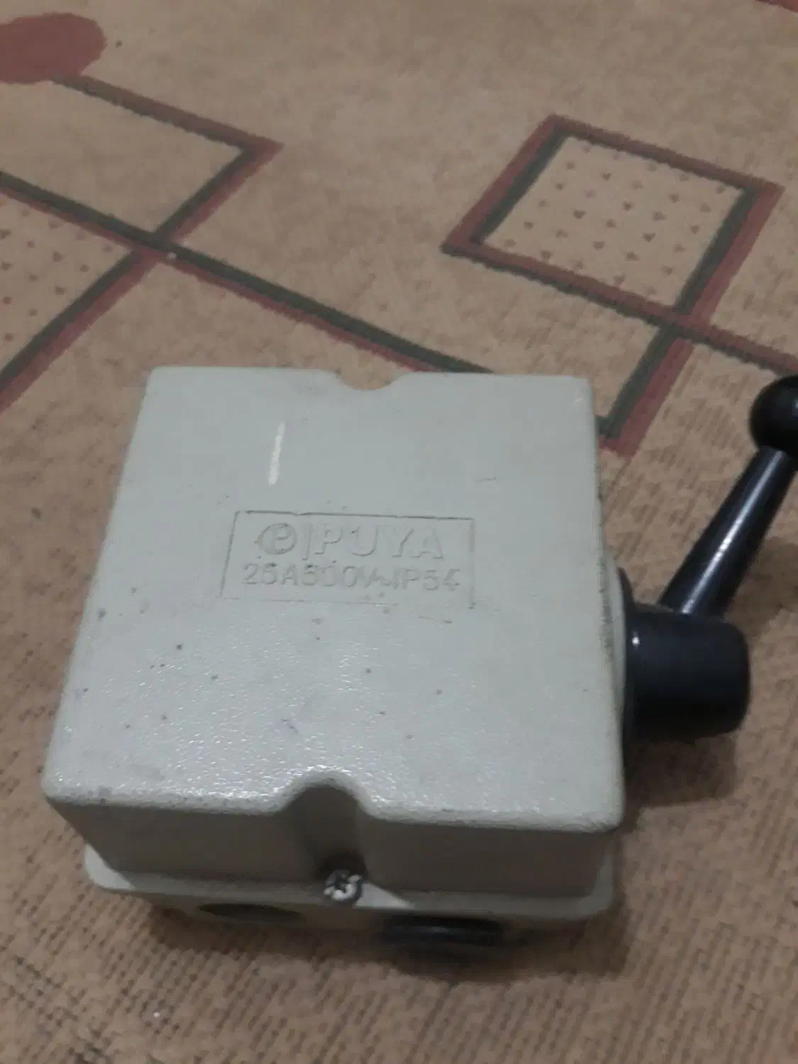 کلید بالابر یا دو کاره|ابزارآلات|قم, تولید دارو و یخچال|دیوار