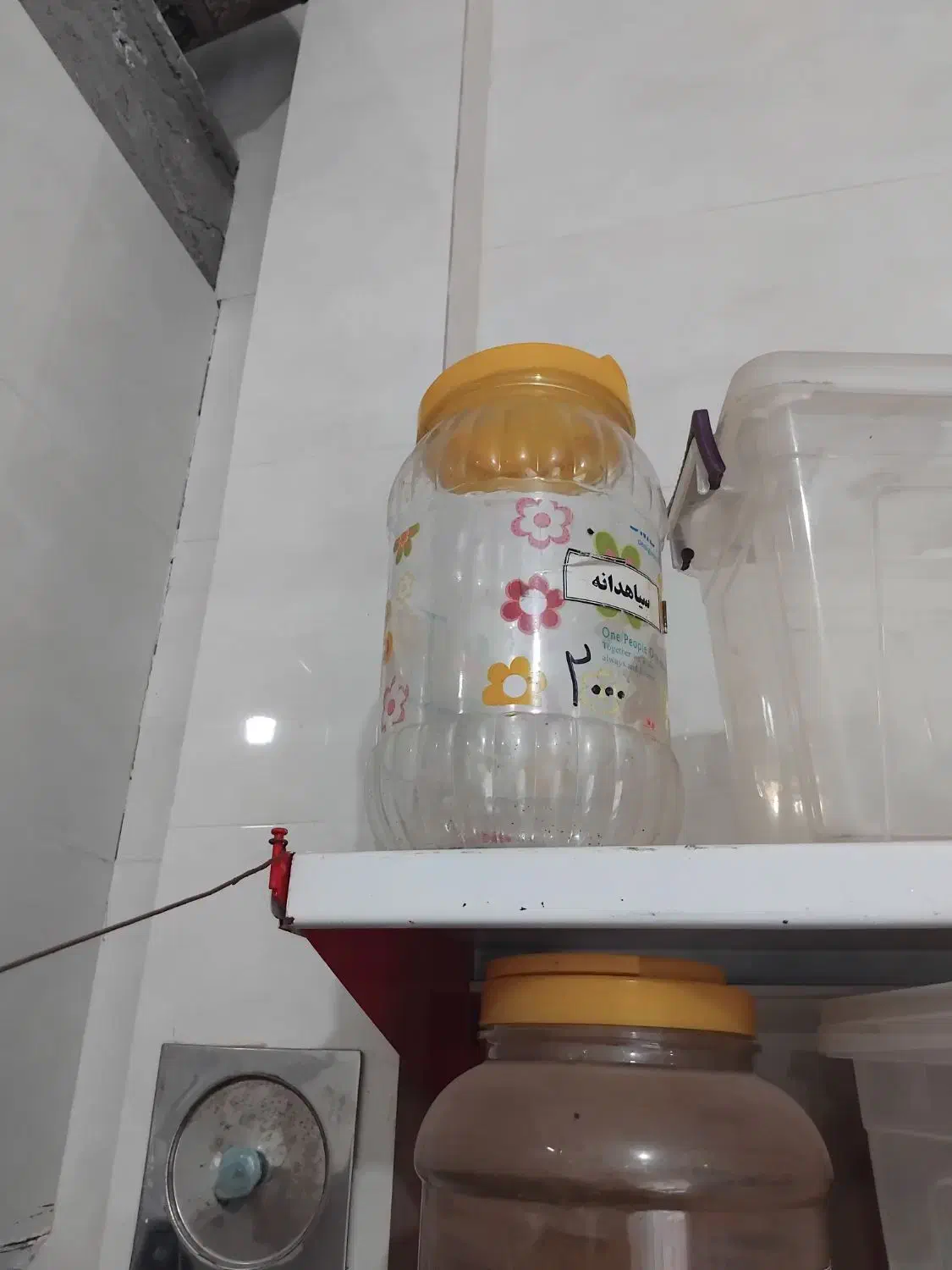 ظروف خالی و کارکرده|ظروف نگهدارنده، پلاستیکی، یک‌بارمصرف|خوی, |دیوار