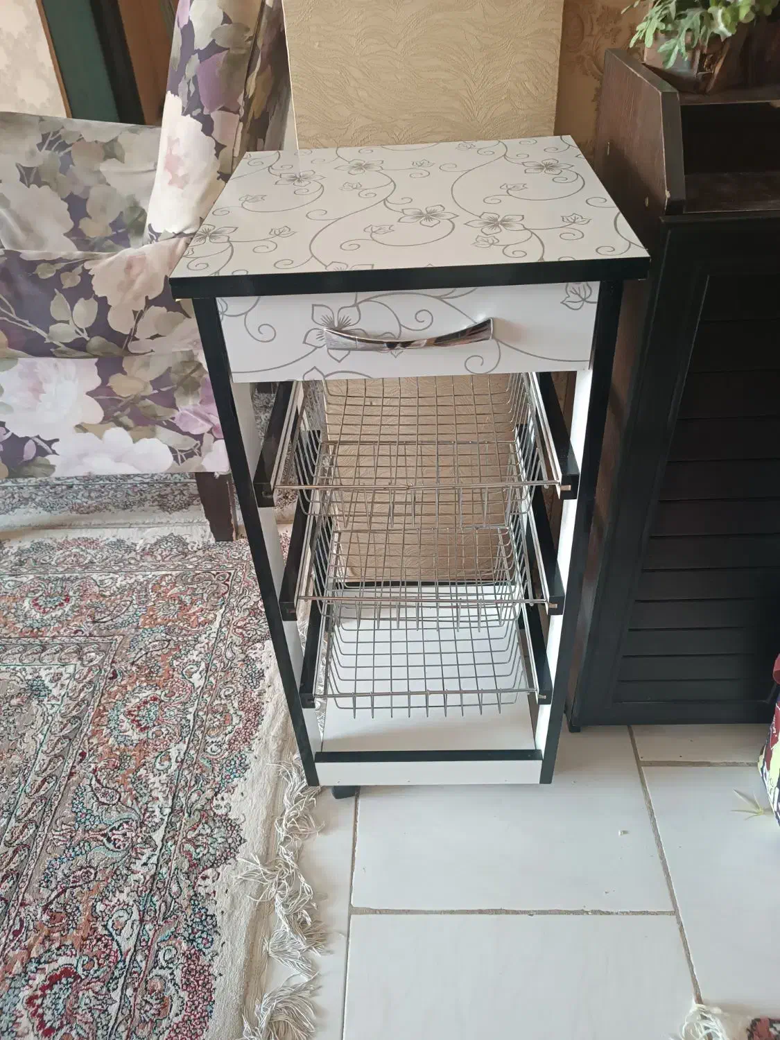 سبد سیب زمینی،سیر،پیاز|آب‌چکان و نظم‌دهنده ظروف|گلبهار, شهر جدید گلبهار|دیوار