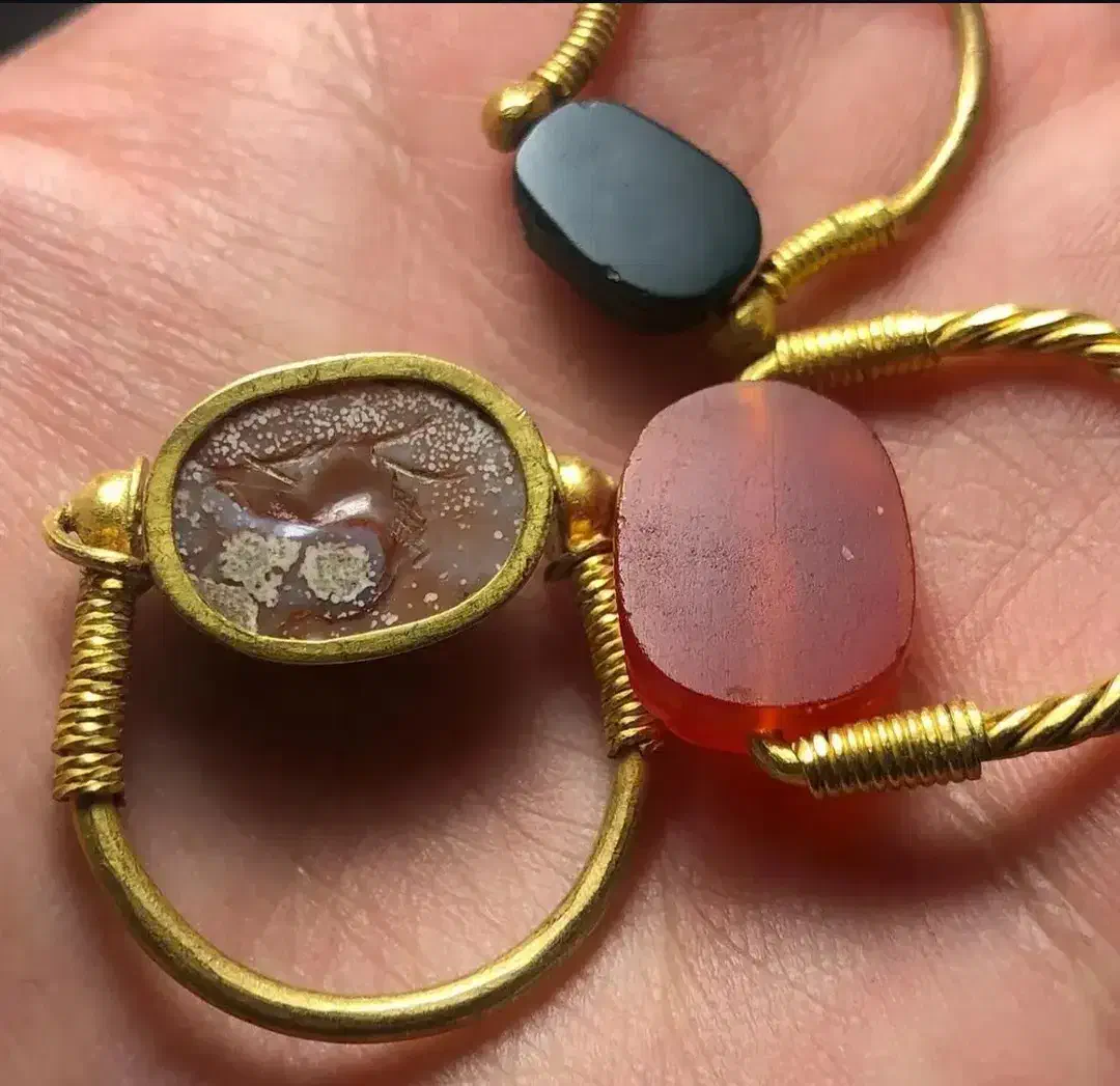 نشان گبری|کلکسیون اشیاء عتیقه|تهران, پاسداران|دیوار