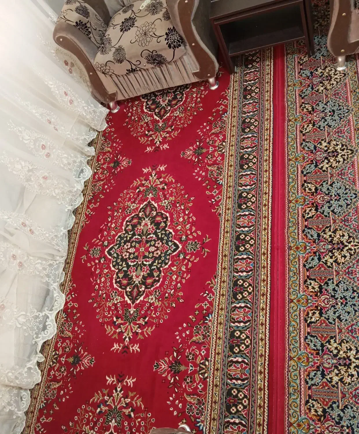 یک فرش ۱۲متر و ۹ متر و یک کناره با ابعاد ۱×۳|فرش|زابل, |دیوار