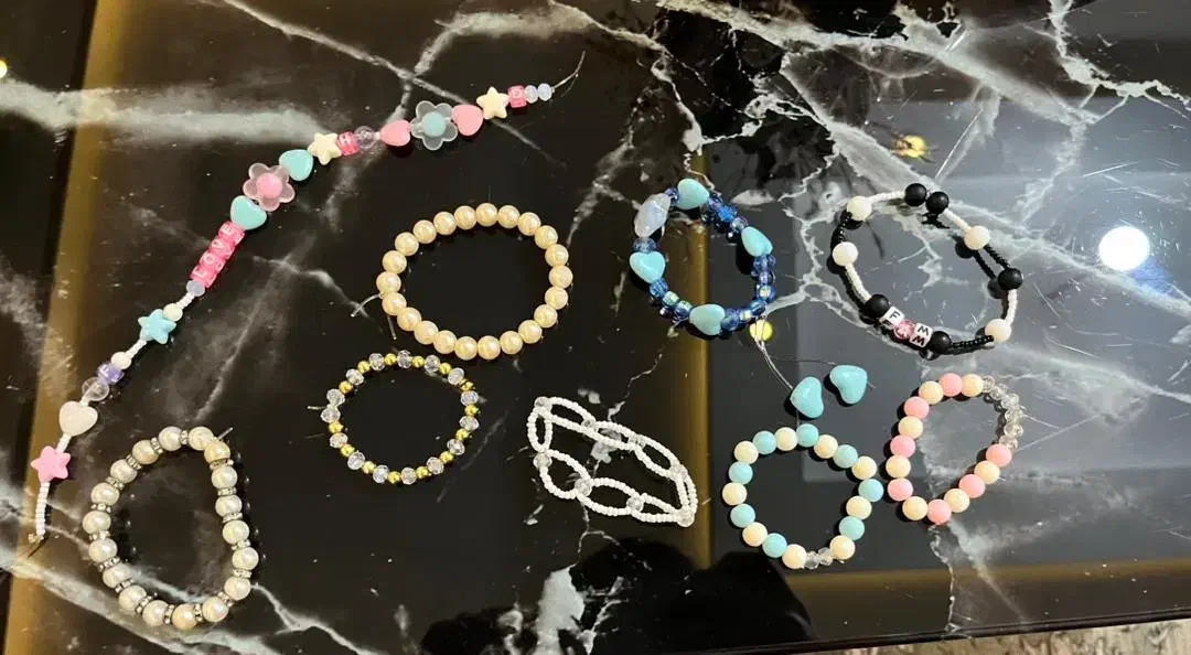 دستبند های رنگارنگ|بدلیجات|رشت, پاره بیجار|دیوار