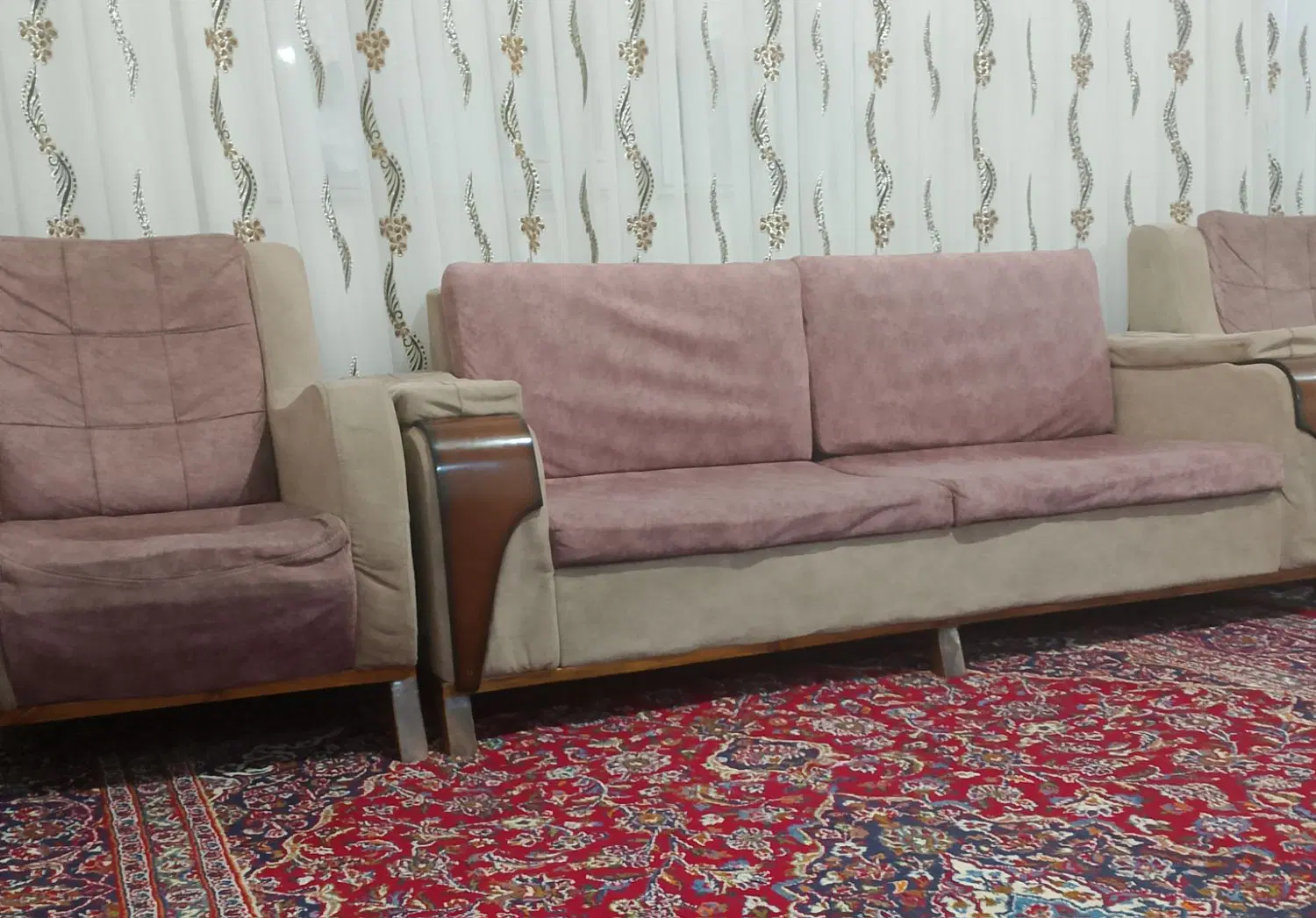 مبل|مبلمان خانگی و میز عسلی|تیکمه داش, |دیوار