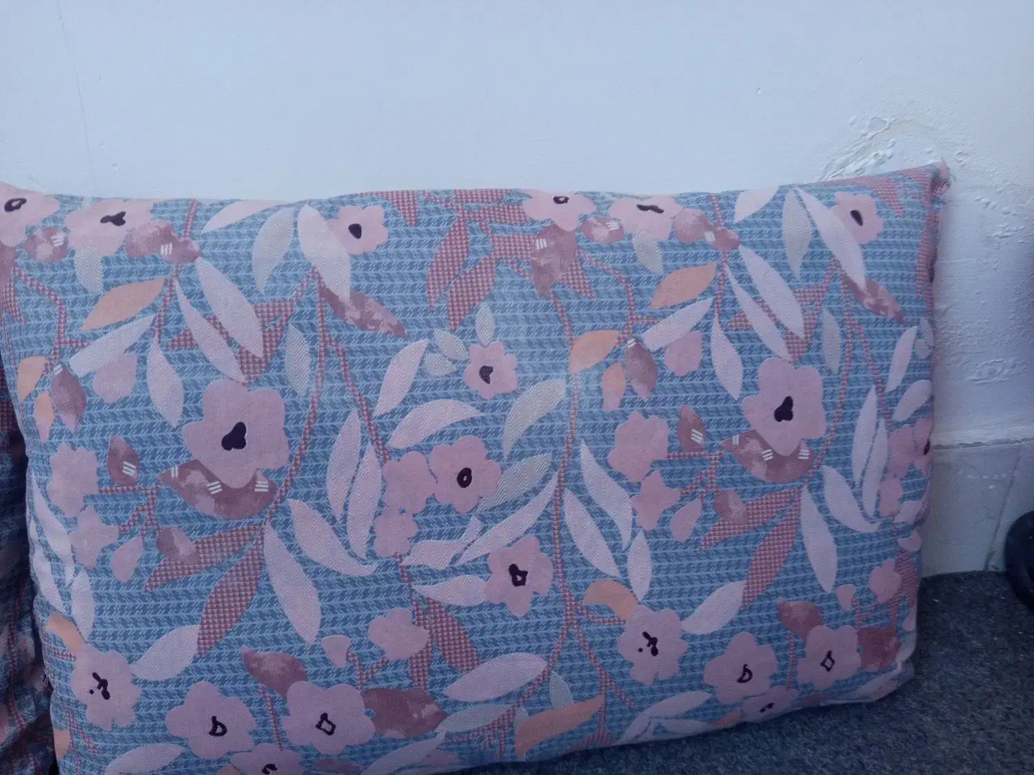 درست کردن تشک و بالشت|رختخواب، بالش، پتو|بیرجند, |دیوار