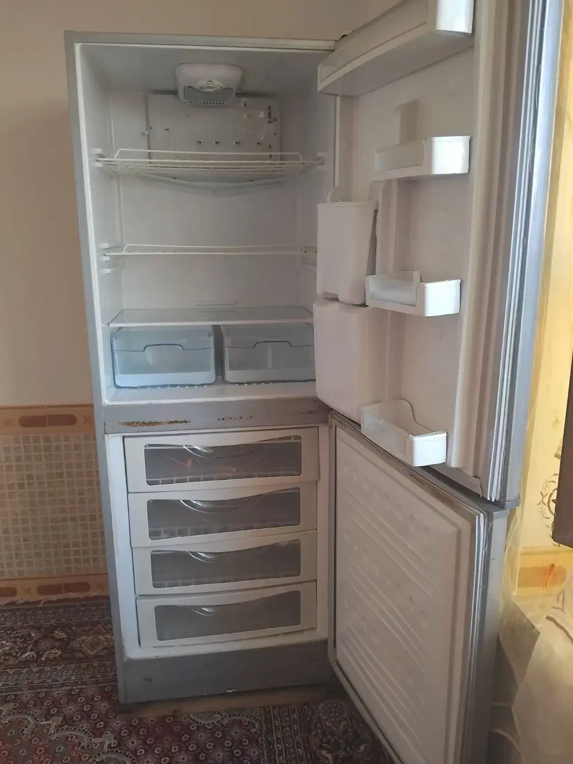 یخچال|یخچال و فریزر|باخزر, |دیوار