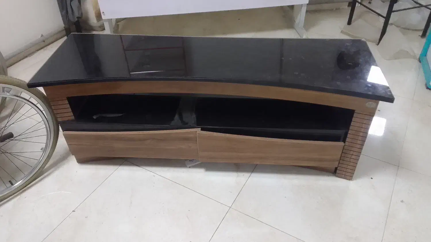 میزتلویزیون.میزتحریر.اجاق گازفردار.کمدلباس|لوازم التحریر|میانه, |دیوار