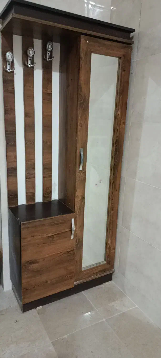 جاکفشی|جاکفشی، کمد، دراور|فیروزآباد (فارس), |دیوار