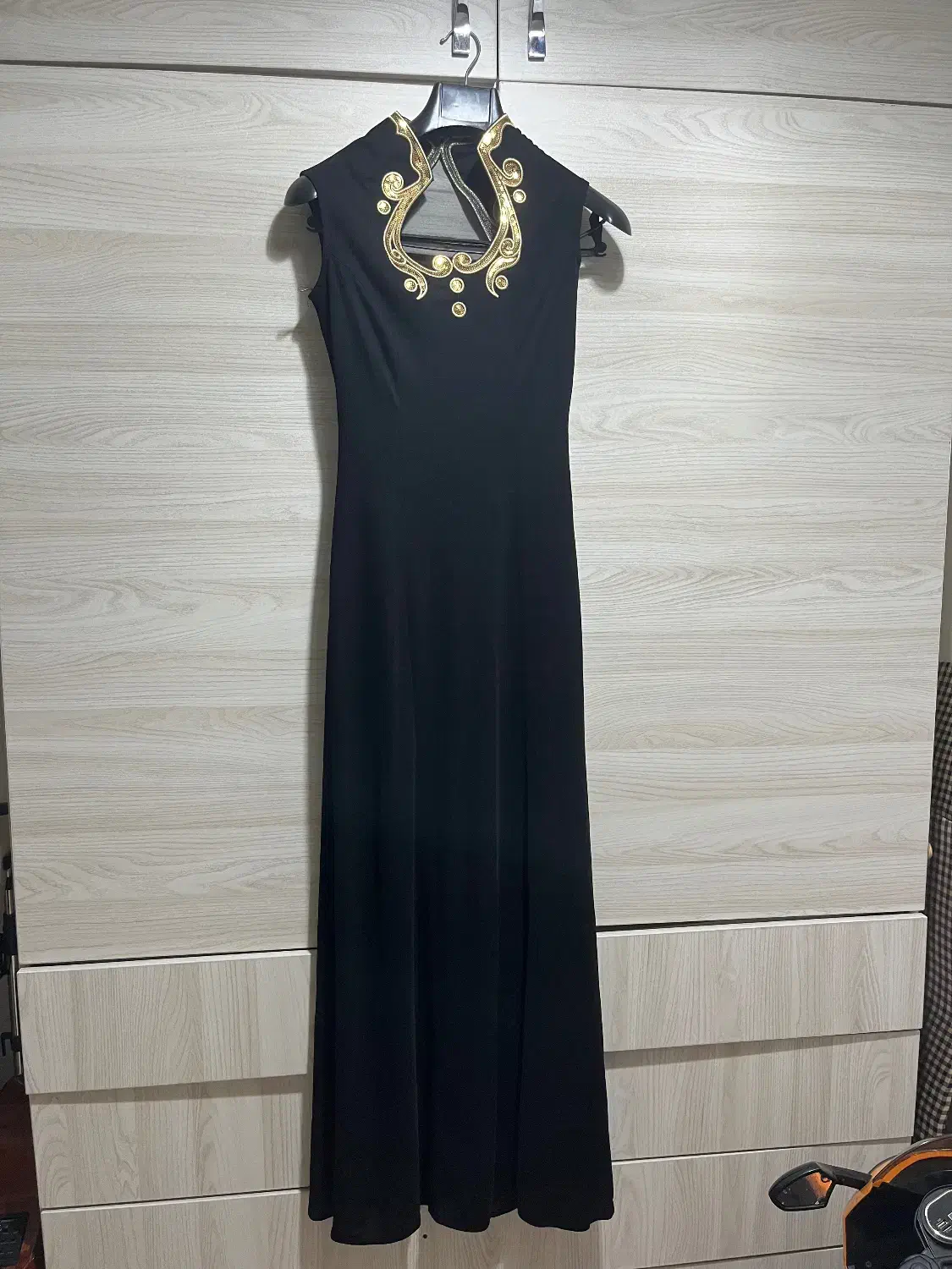 لباس مجلسی|لباس|رشت, فلسطین|دیوار