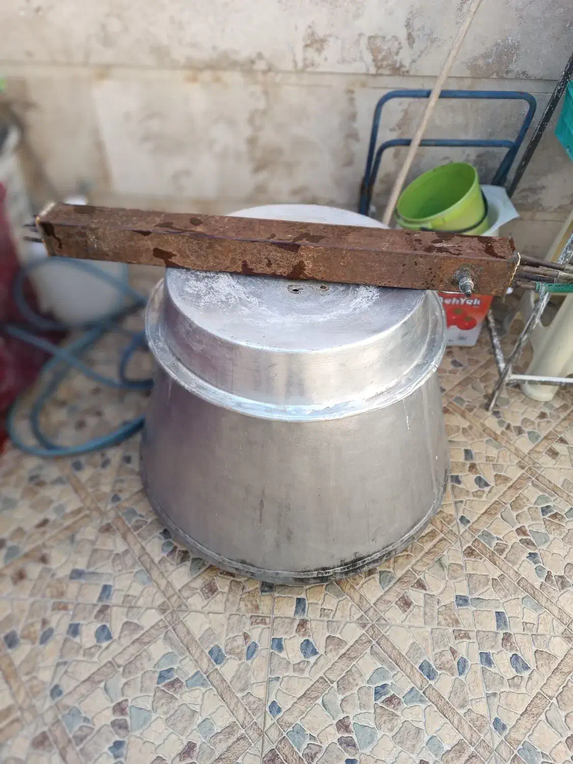 دیگ عرقیاتی|ظروف پخت‌وپز|جهرم, |دیوار