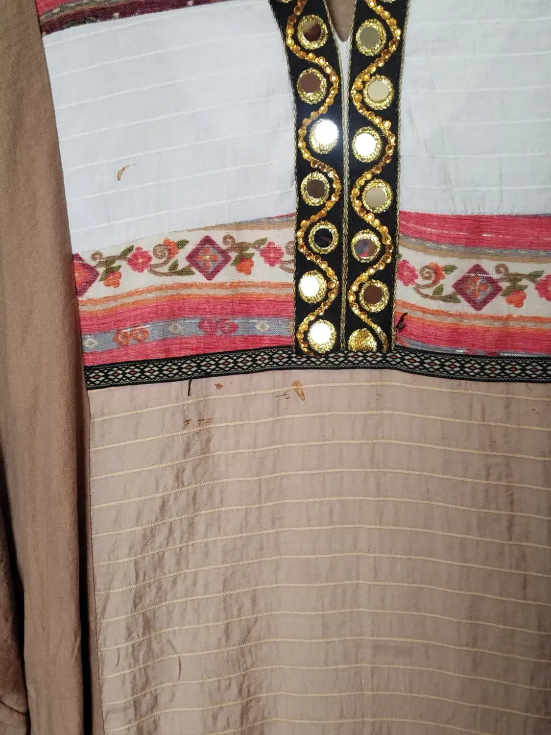 لباس|لباس|کرج, شهرک رضوانیه|دیوار