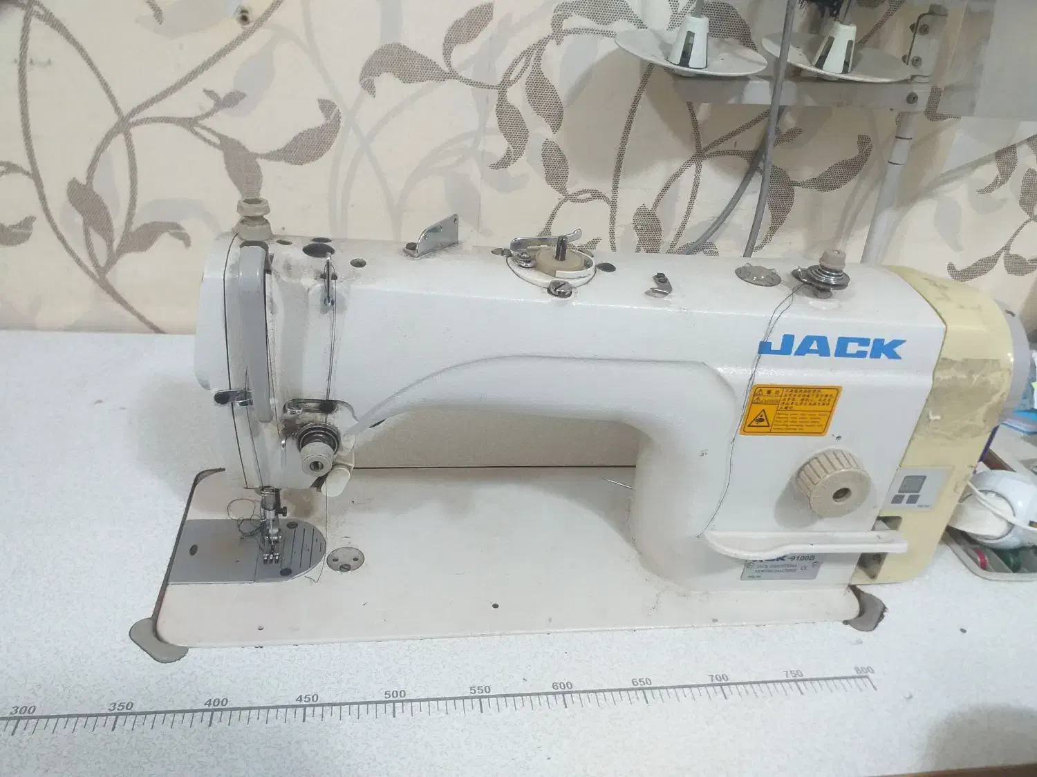 چرخ راسته دوز|چرخ خیاطی و ریسندگی|اهواز, کوی باهنر|دیوار