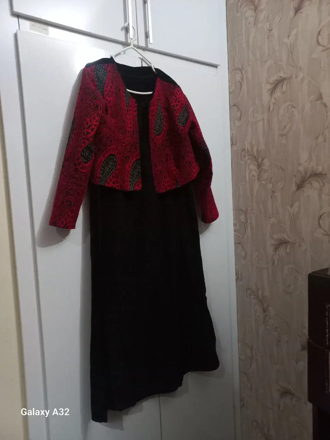 کت وسارافان یلدایی|لباس|گلبهار, شهر جدید گلبهار|دیوار