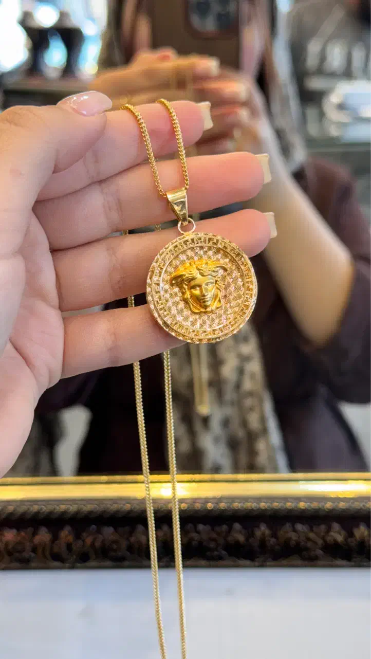 زنجیر وپلاک ورساچ بدوناجرت ومالیات درطلای یاقوت|جواهرات|شوش, |دیوار