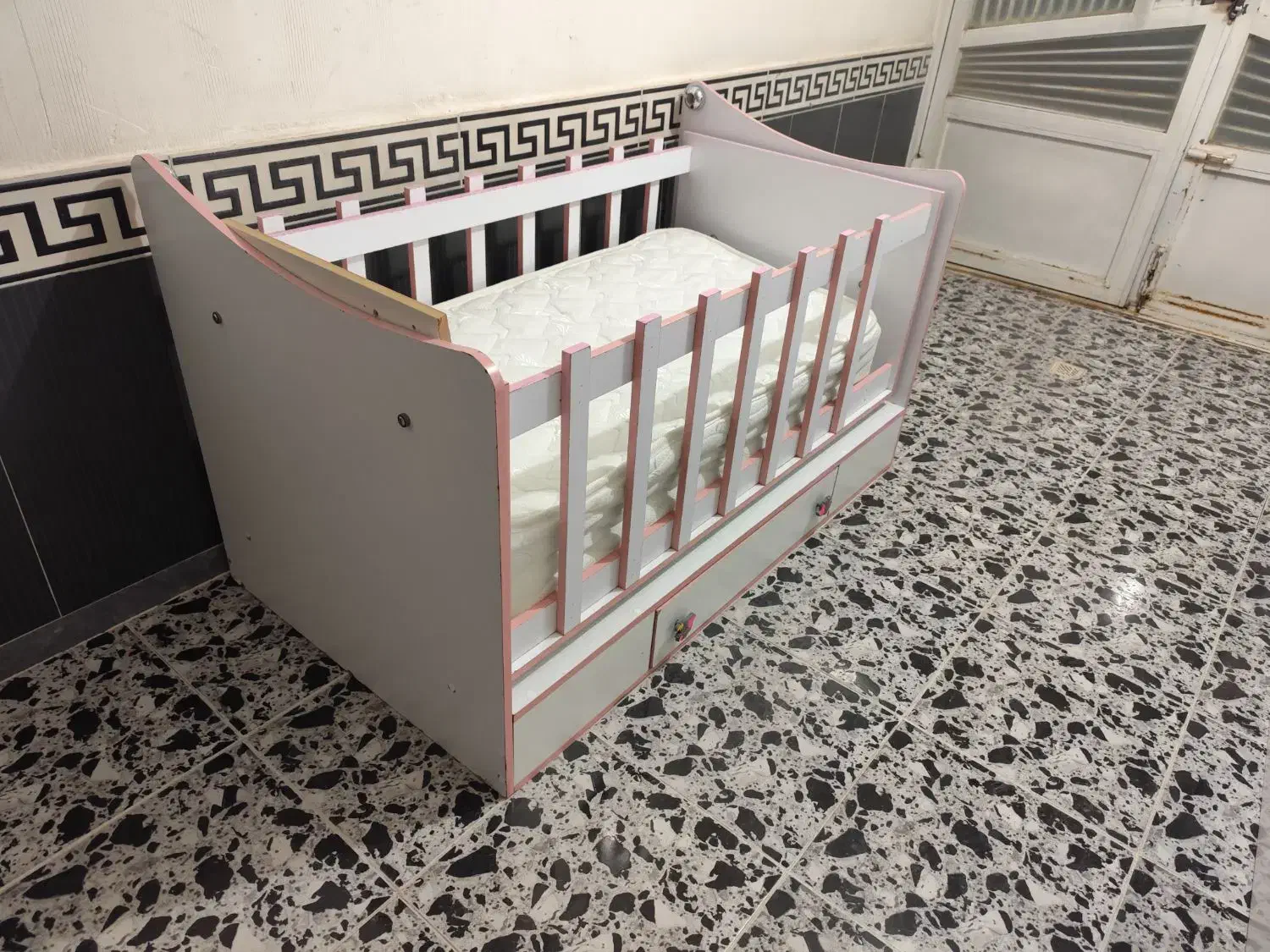 گهواره|تخت و صندلی بچه|بوکان, |دیوار