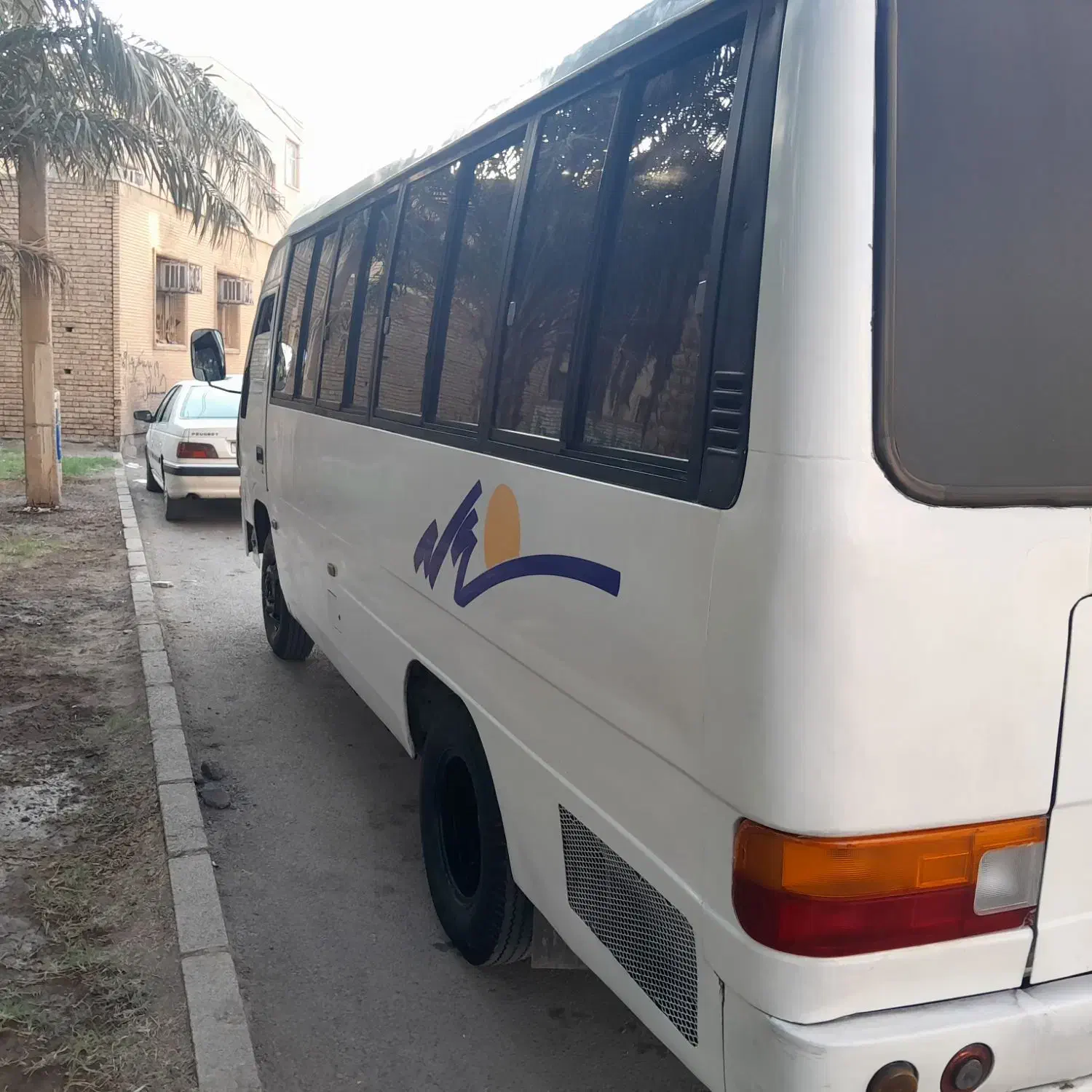 مینی بوس هیوندا آماده به کار همکاری باشرکتها|خودرو اجاره‌ای|خرمشهر, |دیوار