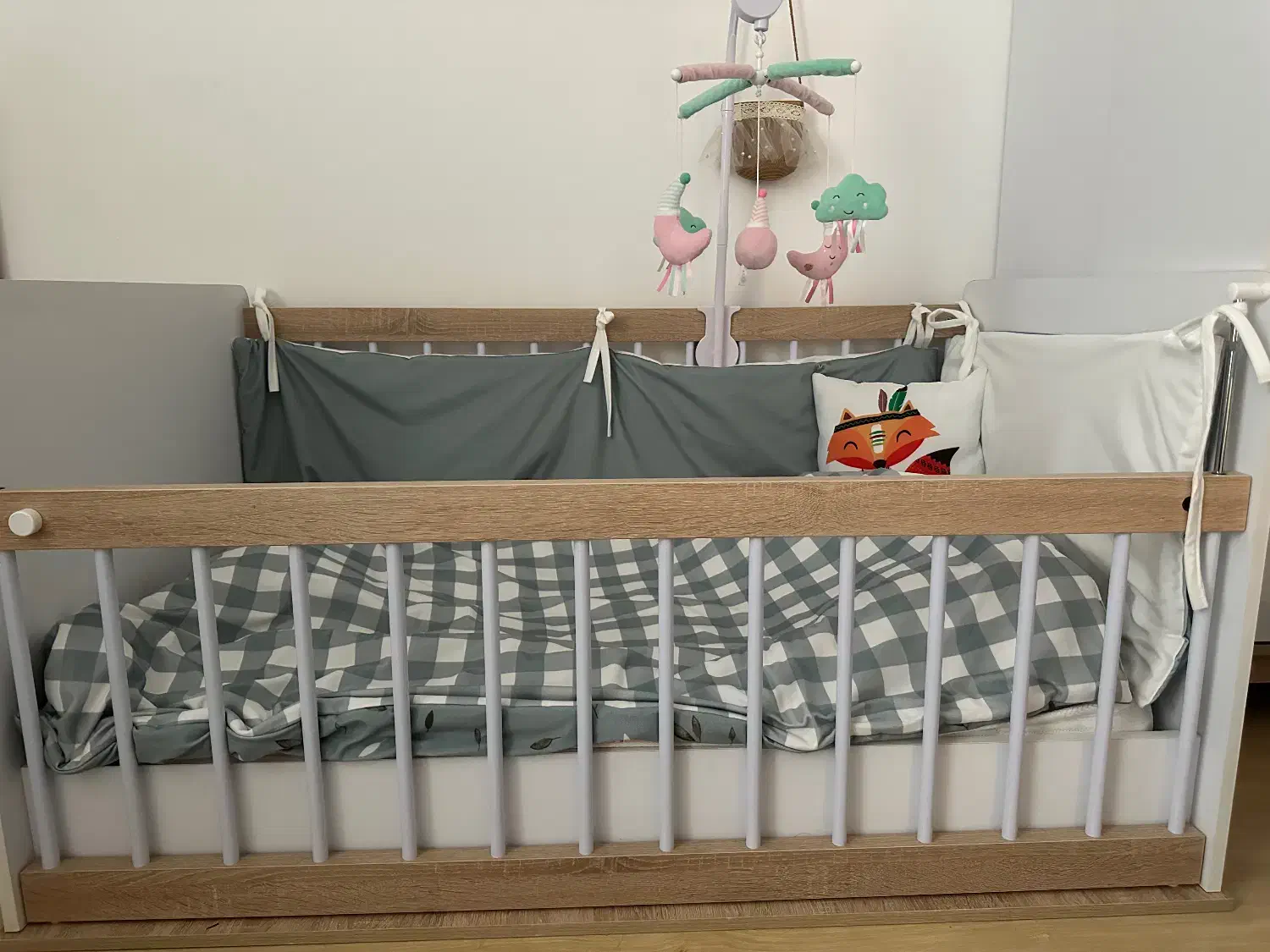 سرویس کودک|تخت و صندلی بچه|پردیس, فاز ۲|دیوار