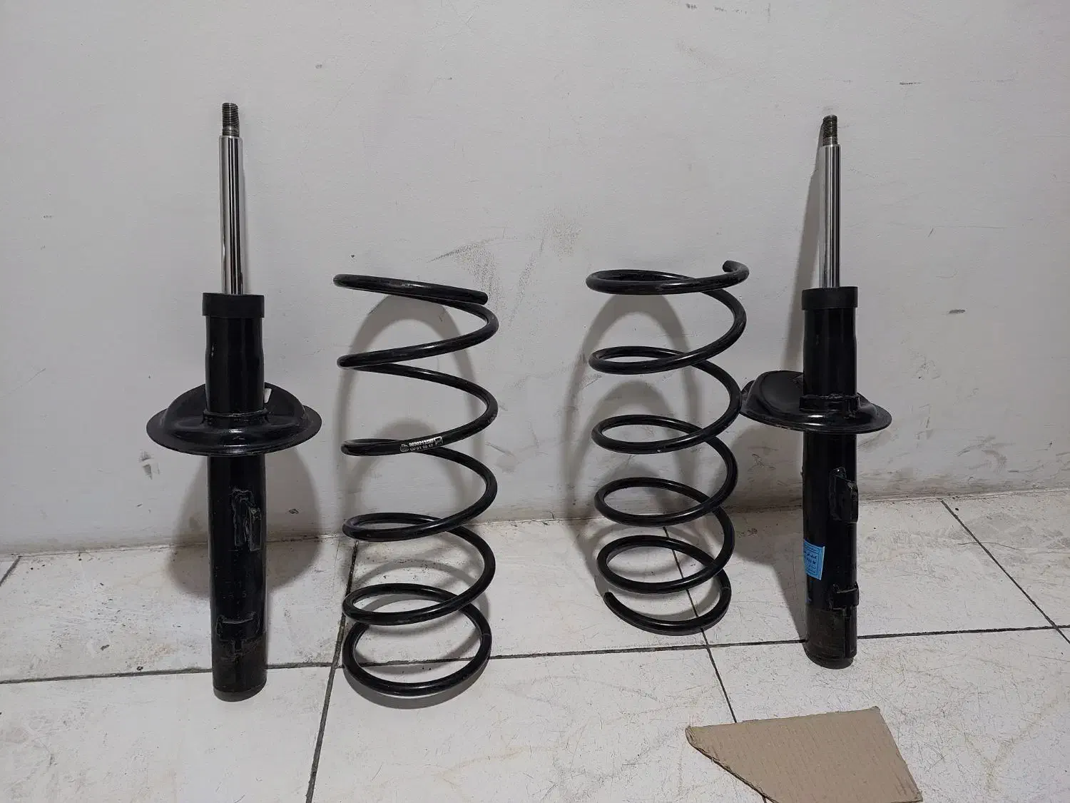 لوازم پژو ۲۰۶ کمک فنر چراغ و...|قطعات یدکی و لوازم جانبی|شیراز, ریشمک|دیوار