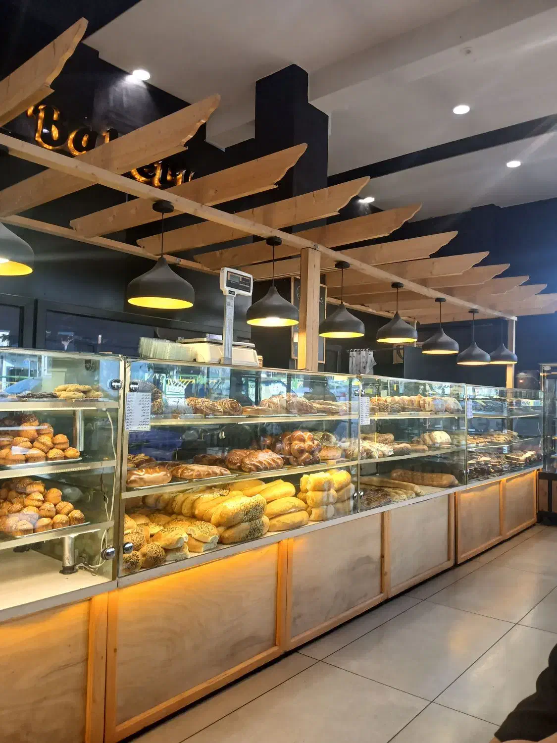 نیروی آقا برای سالن و خانم برای فروشندگی|استخدام خدمات فروشگاه و رستوران|تهران, نیروی هوایی (پیروزی)|دیوار