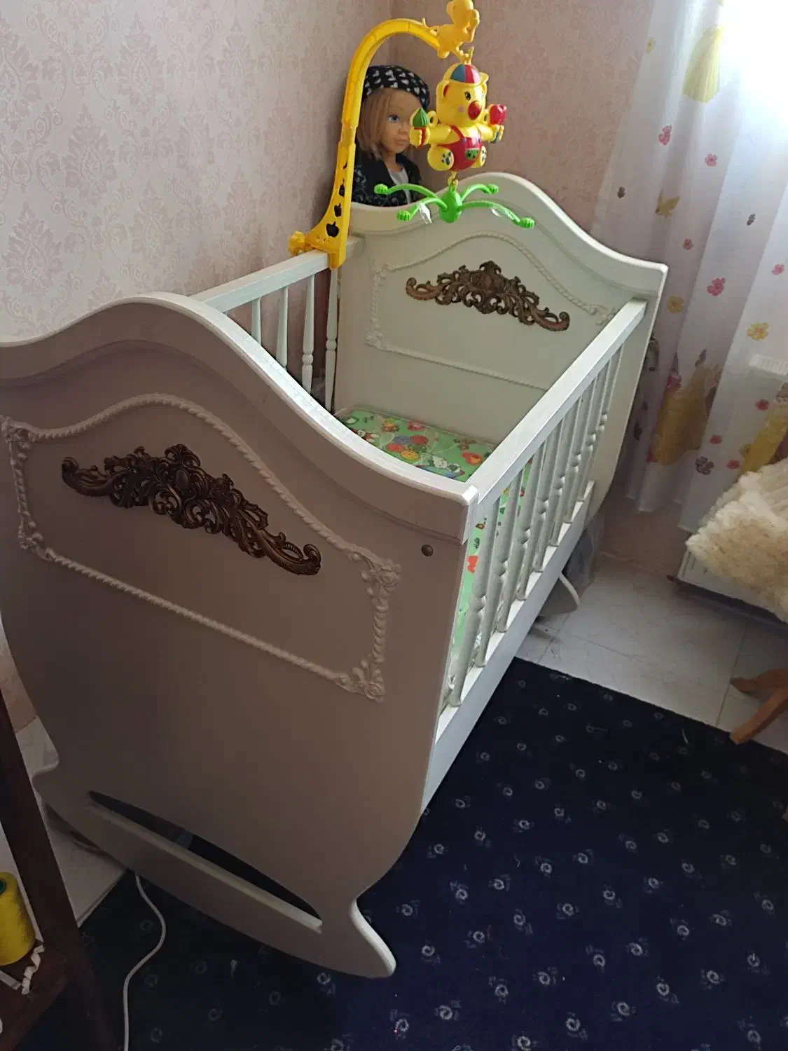 تخت گهوارهای کودک با تشک نونو.تخت بچگانه|اسباب و اثاث بچه|پرند, فاز ۳|دیوار