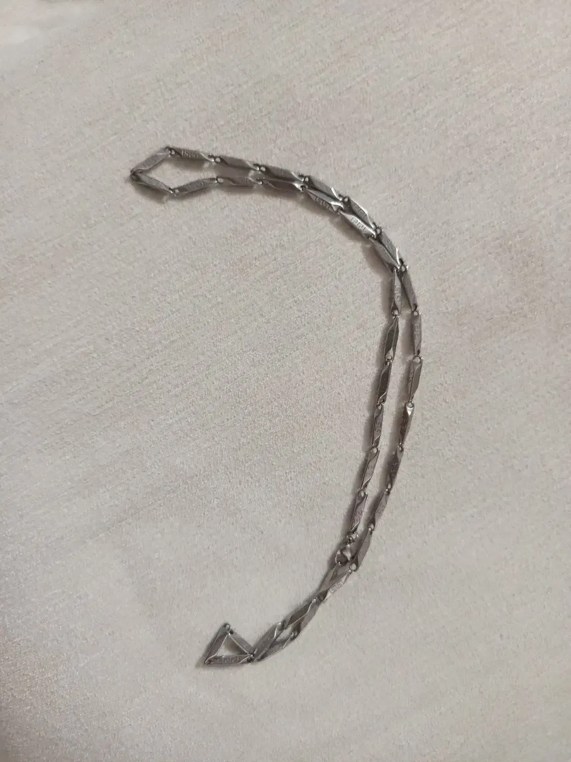 گردنبند|بدلیجات|گلبهار, شهر جدید گلبهار|دیوار