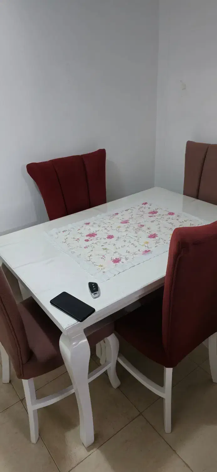 میز نهار خوری|میز و صندلی غذاخوری|پرند, فاز ۶|دیوار