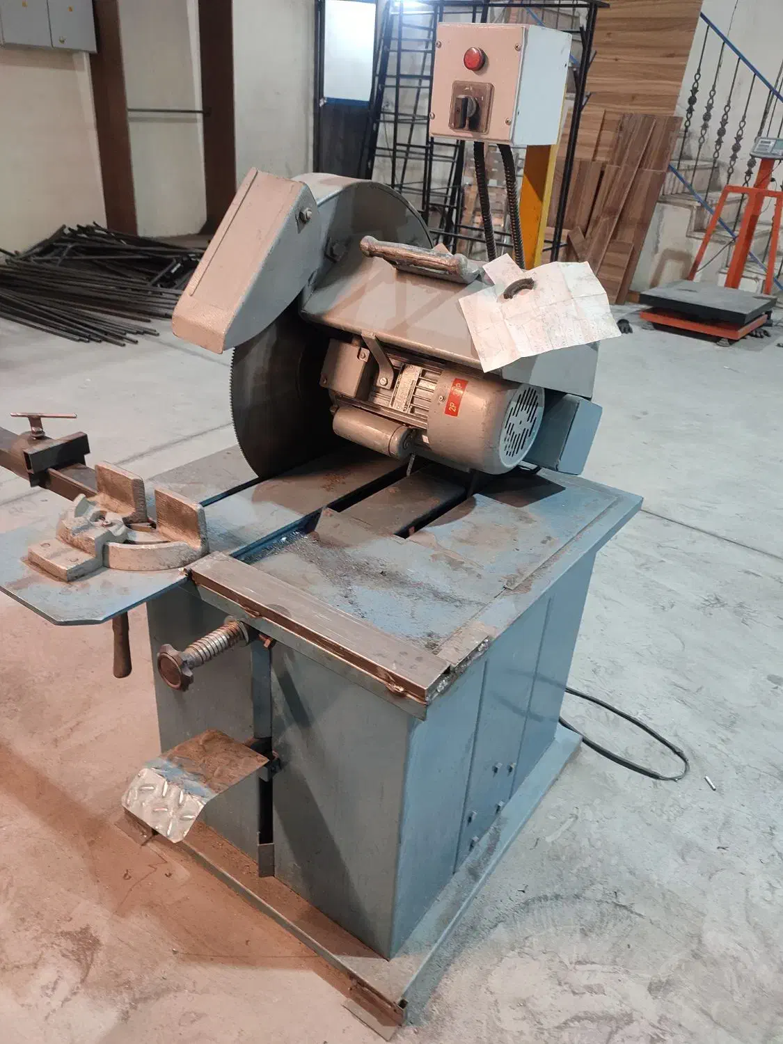 اره آتشی مشابه آکبند|ماشین‌آلات صنعتی|بهار, |دیوار