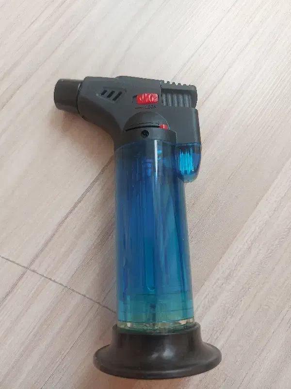 فندک نو|کلکسیون اشیاء عتیقه|سمنان, |دیوار