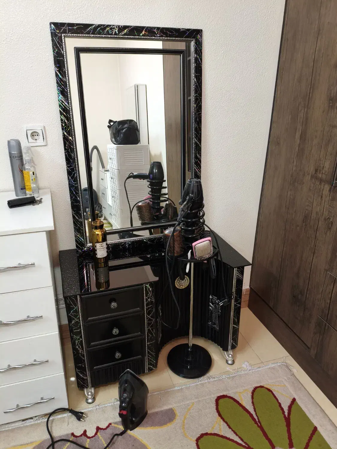 آینه کنسول سالم و زیبا|مبلمان خانگی و میز عسلی|شاهین‌شهر, فردوسی|دیوار