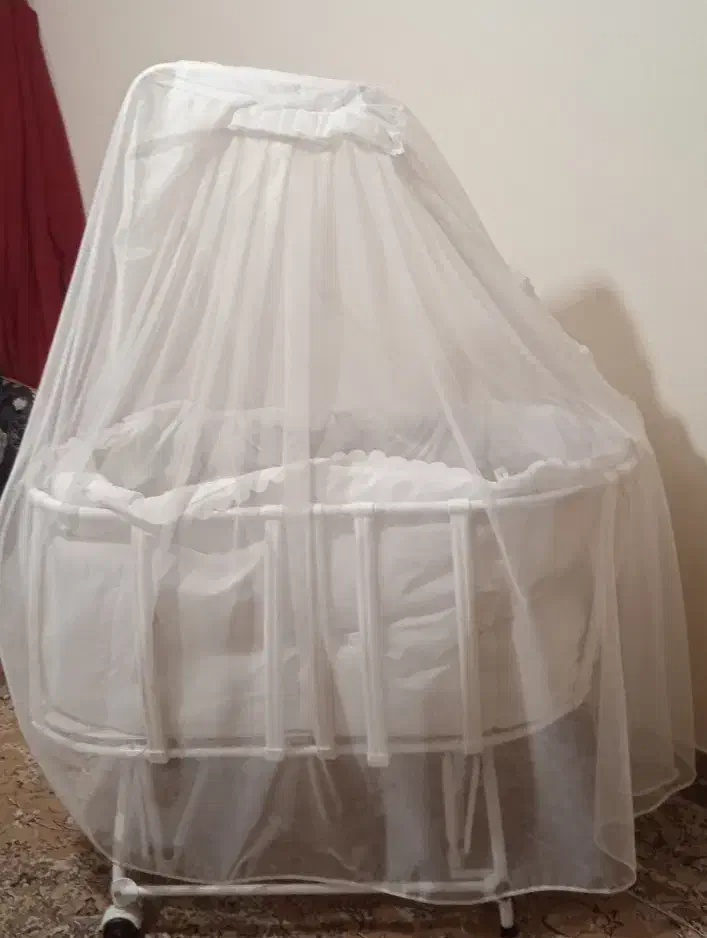 تخت نوزاد|تخت و صندلی بچه|شاهین‌شهر, شهرک پردیس|دیوار