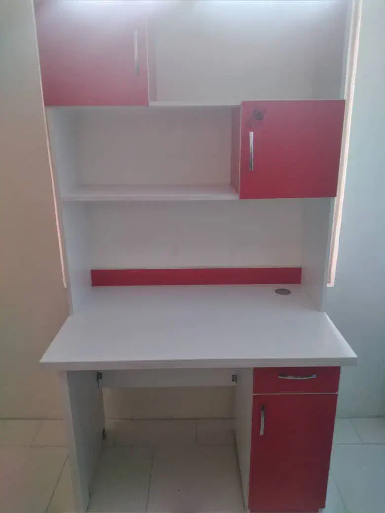 میز التحریر و صندلی|میز تحریر و کامپیوتر|پرند, فاز ۶|دیوار