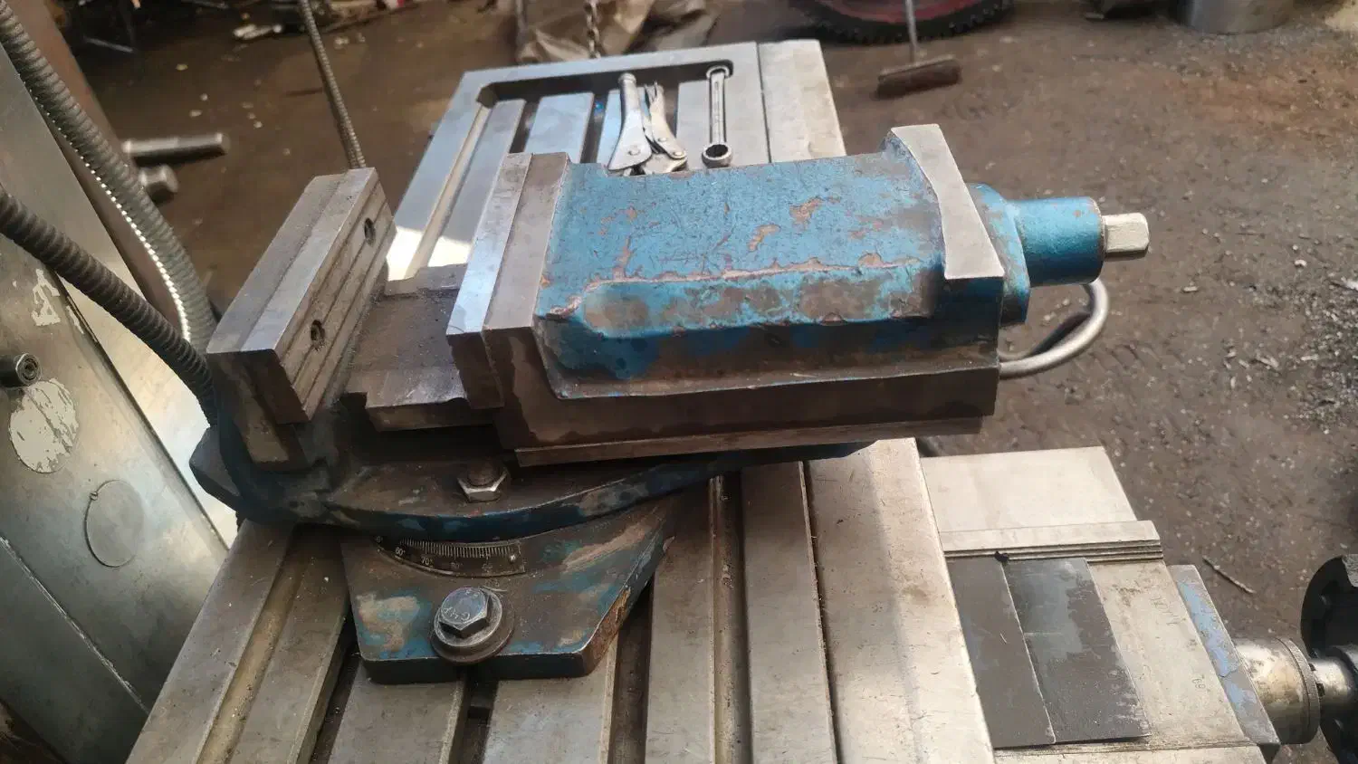 فرز لونان|خدمات پیشه و مهارت|اصفهان, باغ فدک|دیوار