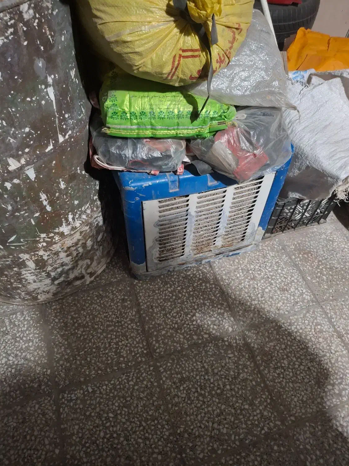 کولر ابی کوچک|کولر آبی|قم, باغ شریفی|دیوار