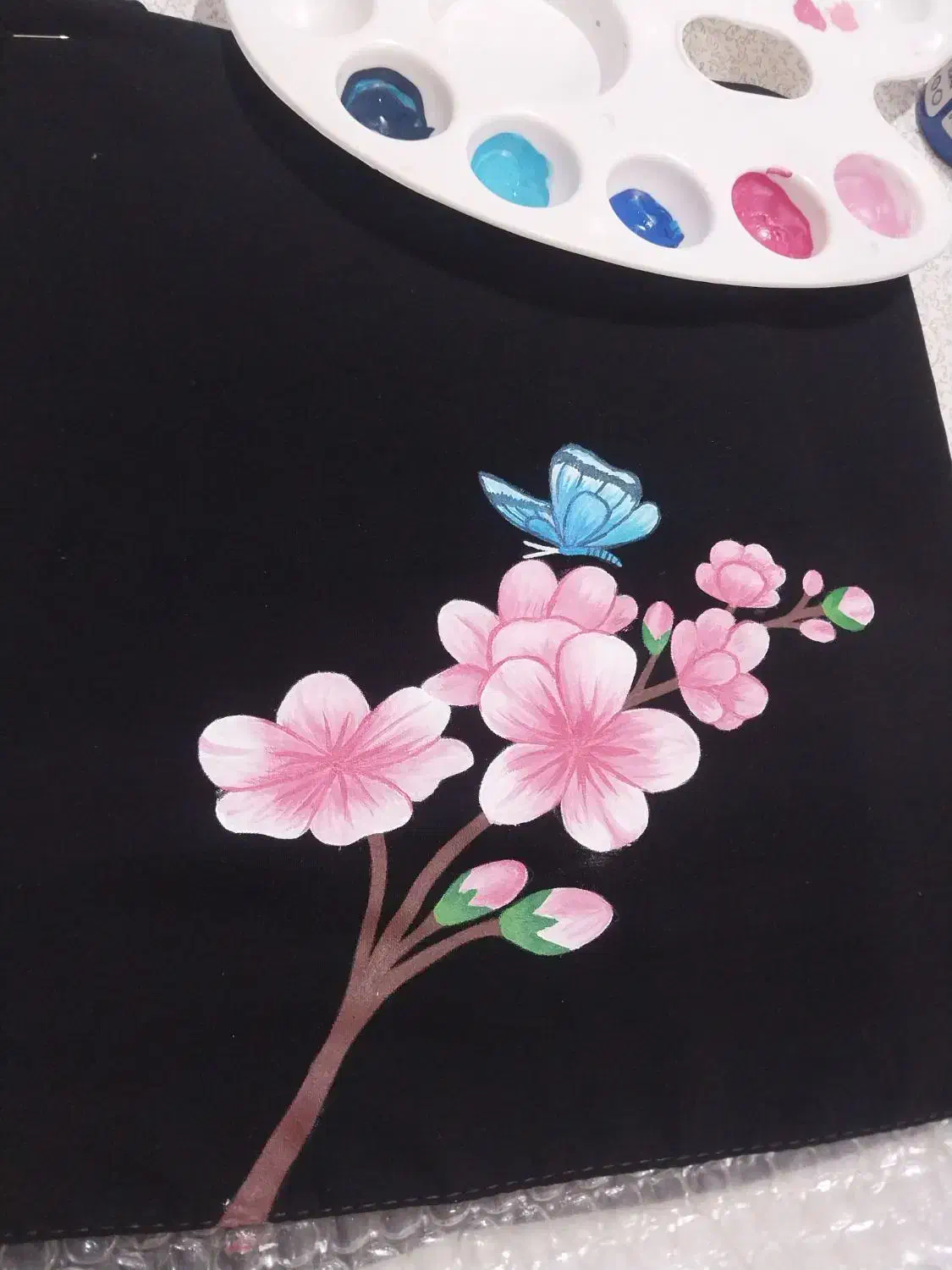 نقاشی روی مقنعه|لباس|خرمآباد, |دیوار