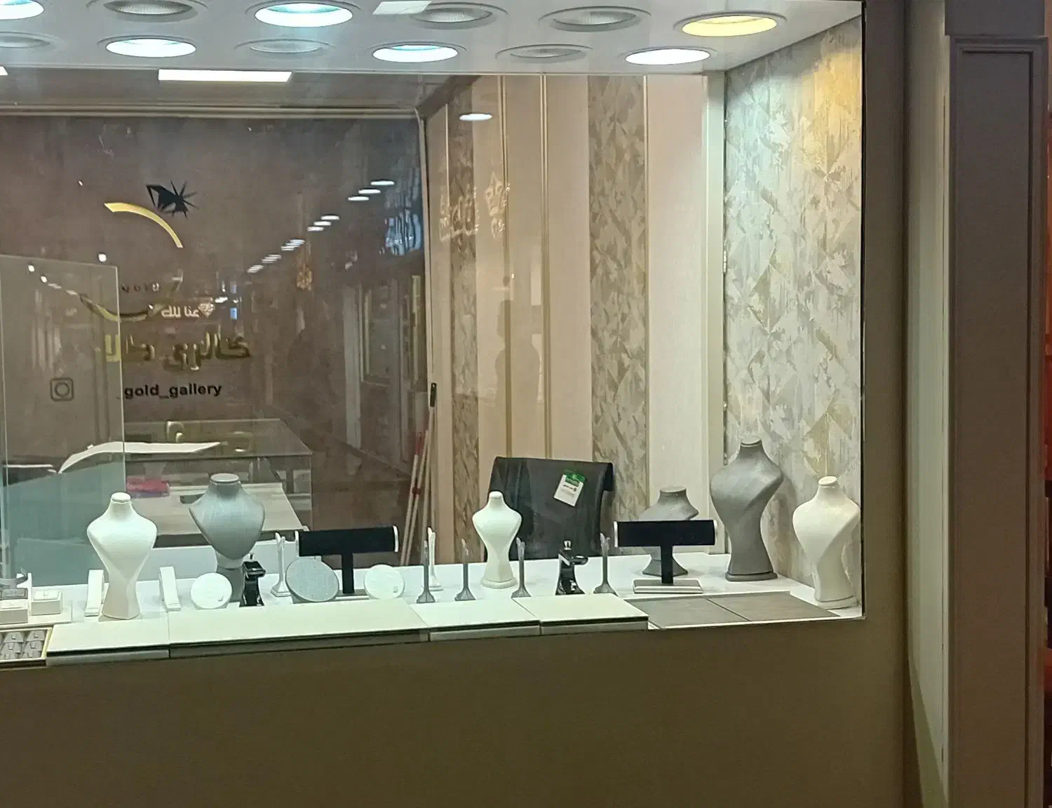 اجاره مغازه  ۱۸متر زرگری طبقه اول پاساژ پله برقی|اجارهٔ مغازه و غرفه|رشت, بازار|دیوار