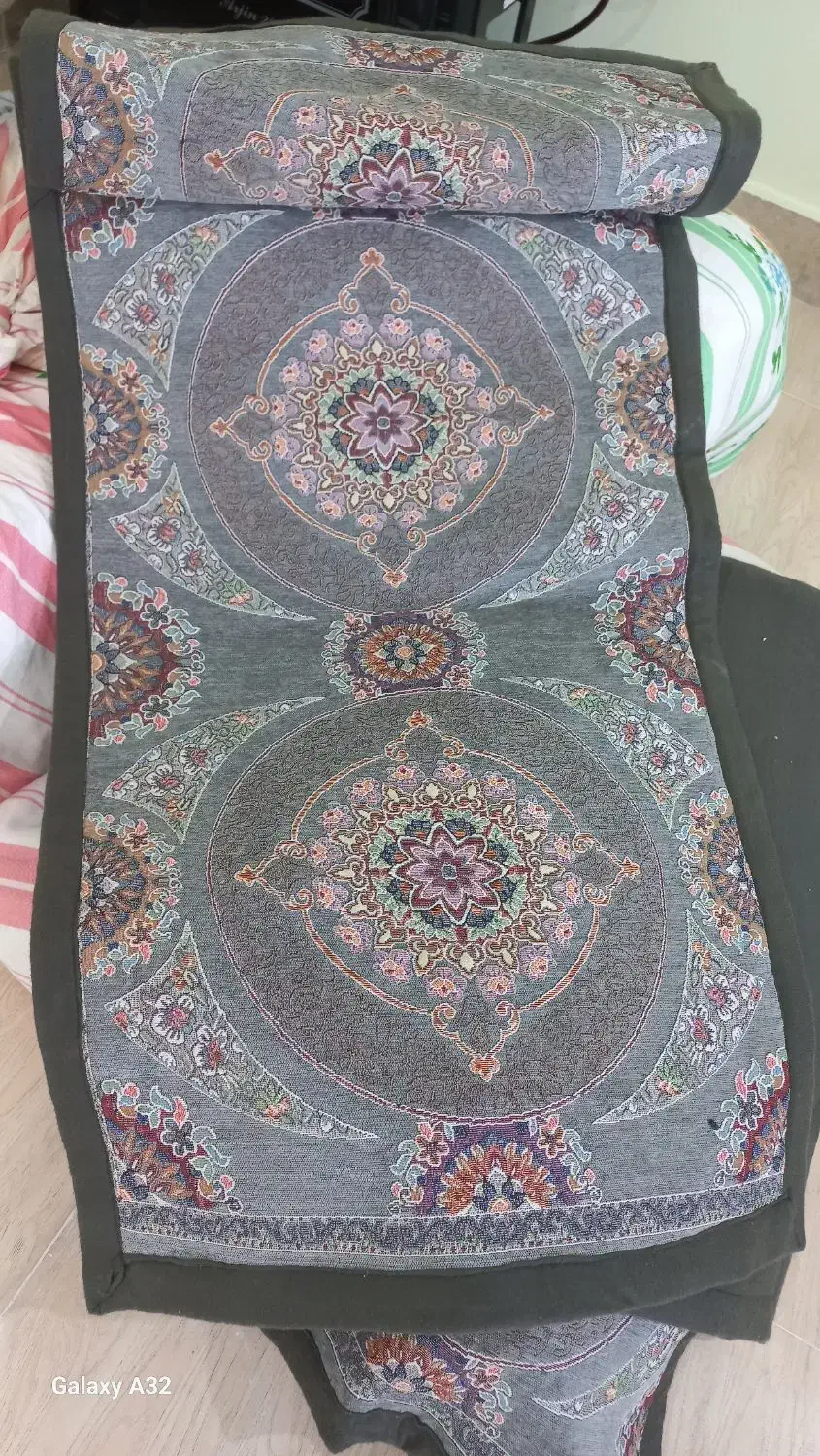 تعدادی رو بالشی و متکا و نشیمن|رختخواب، بالش، پتو|ایذه, |دیوار