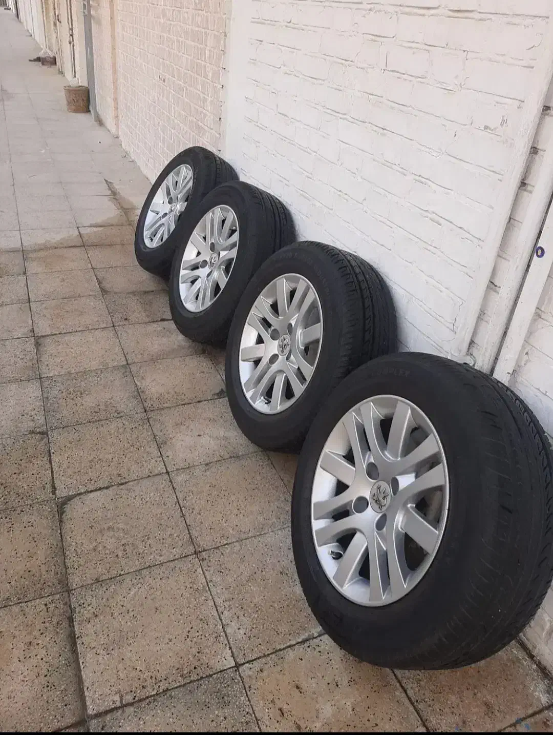 رینگ و لاستیک اسپرت صلیبی|قطعات یدکی و لوازم جانبی|کرج, کمالشهر|دیوار