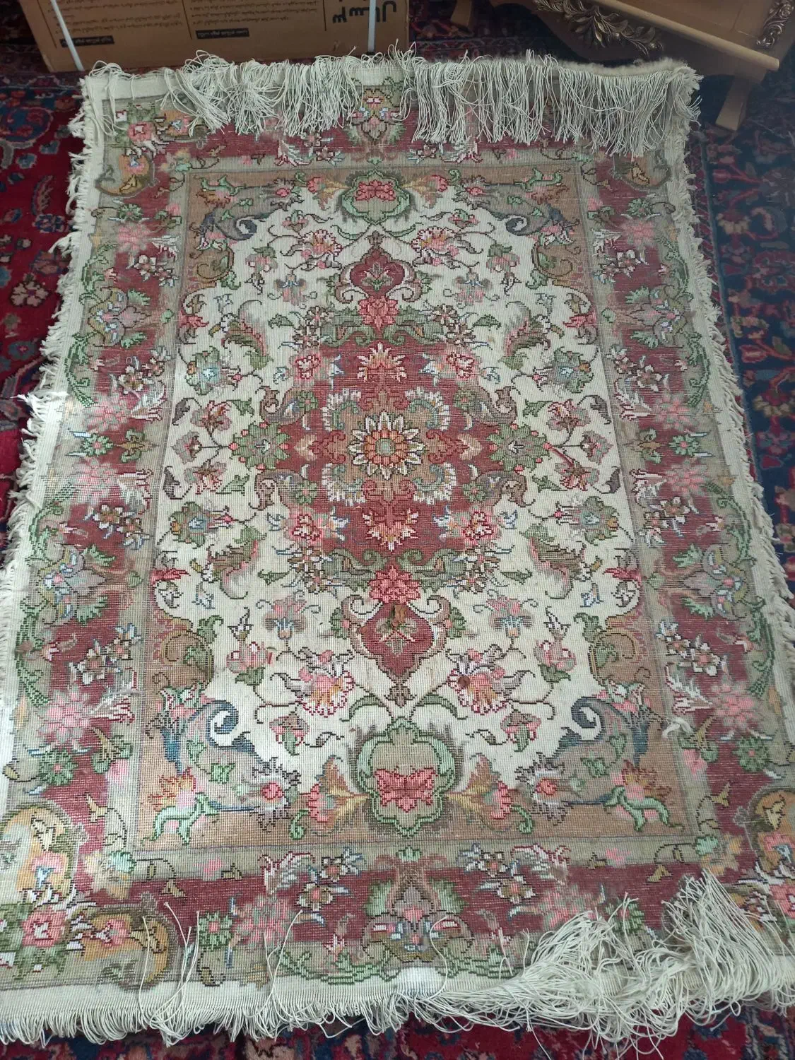 فرش 1 در یکنیم رج 30 جفت هست|فرش|قلعه چای, |دیوار