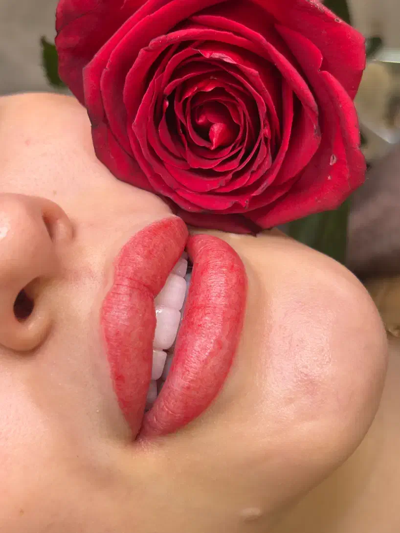 آموزش ارایش دائم و ارائه کلیه خدمات آرایشیو میکرو|خدمات آرایشگری و زیبایی|آبیک, |دیوار