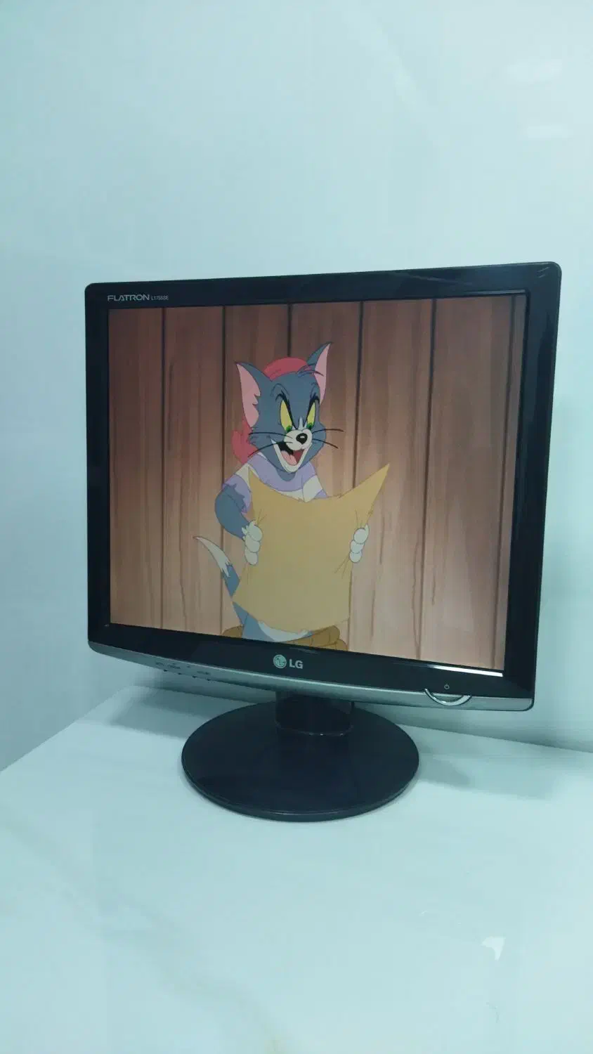 مانیتور 17 اینچ ال جی LG|قطعات و لوازم جانبی رایانه|قم, سید معصوم|دیوار