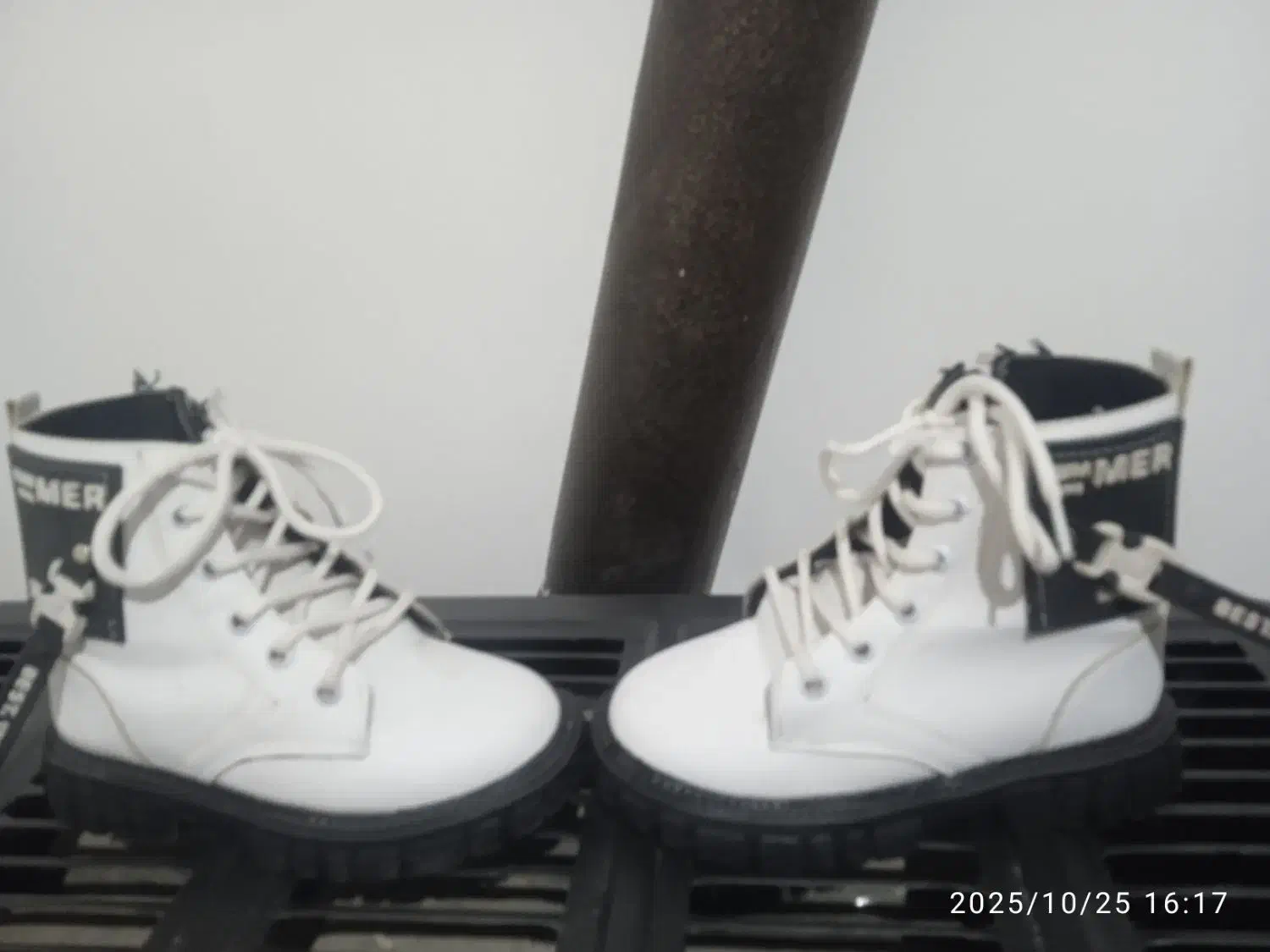 کفش کتون بسیار نو|کیف، کفش، کمربند|تایباد, |دیوار