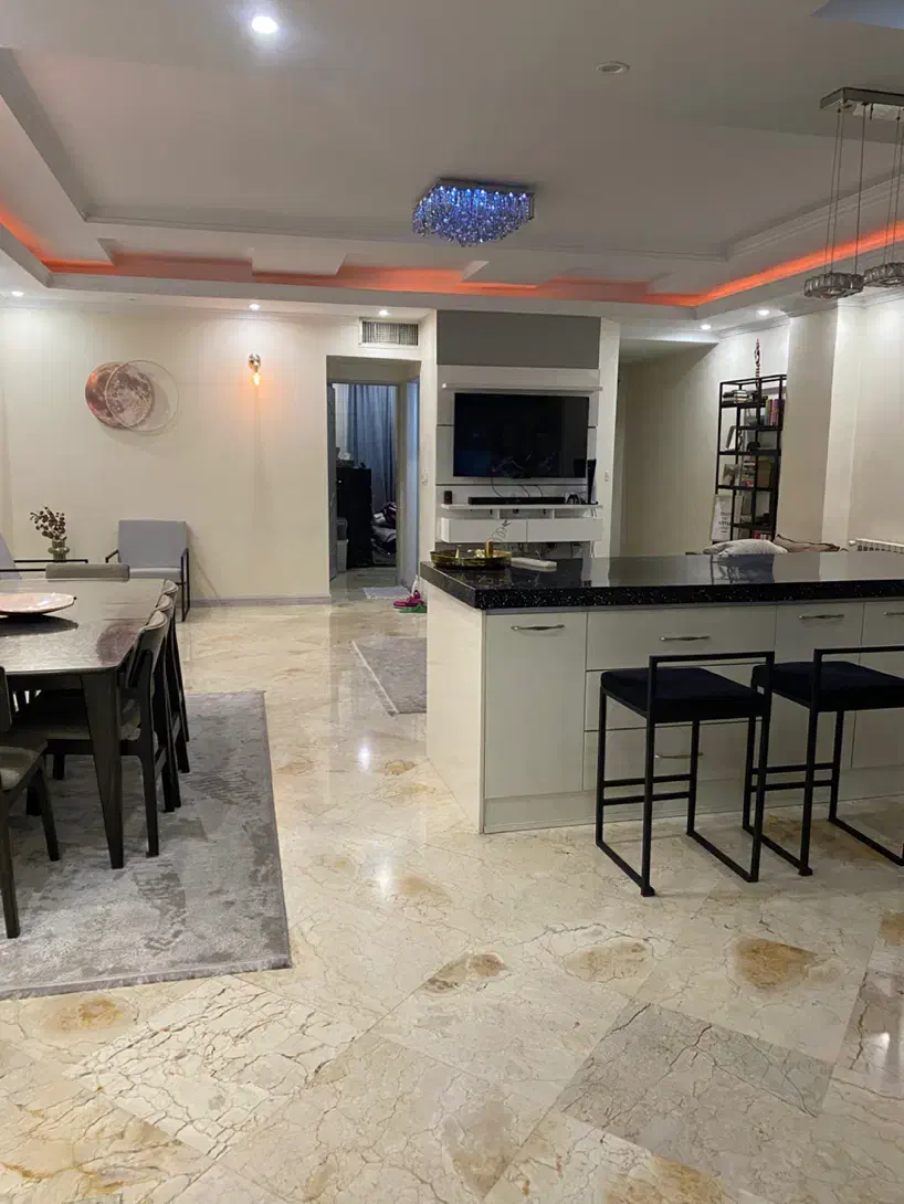 آپارتمان ۱۰۱ متر/دو خوابه/فول امکانات