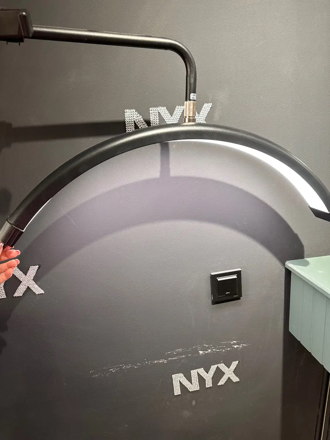 تخت مژه و وسایل ارایشگاه|آرایشگاه و سالن‌های زیبایی|بهارستان, |دیوار