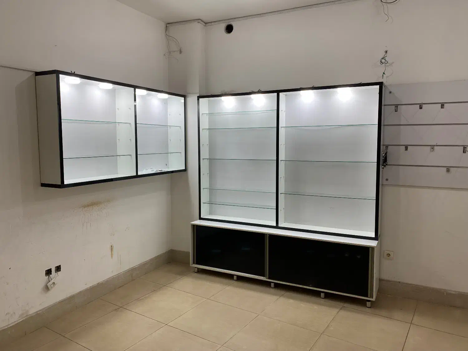 ویترین مغازه|فروشگاه و مغازه|لنجان, |دیوار